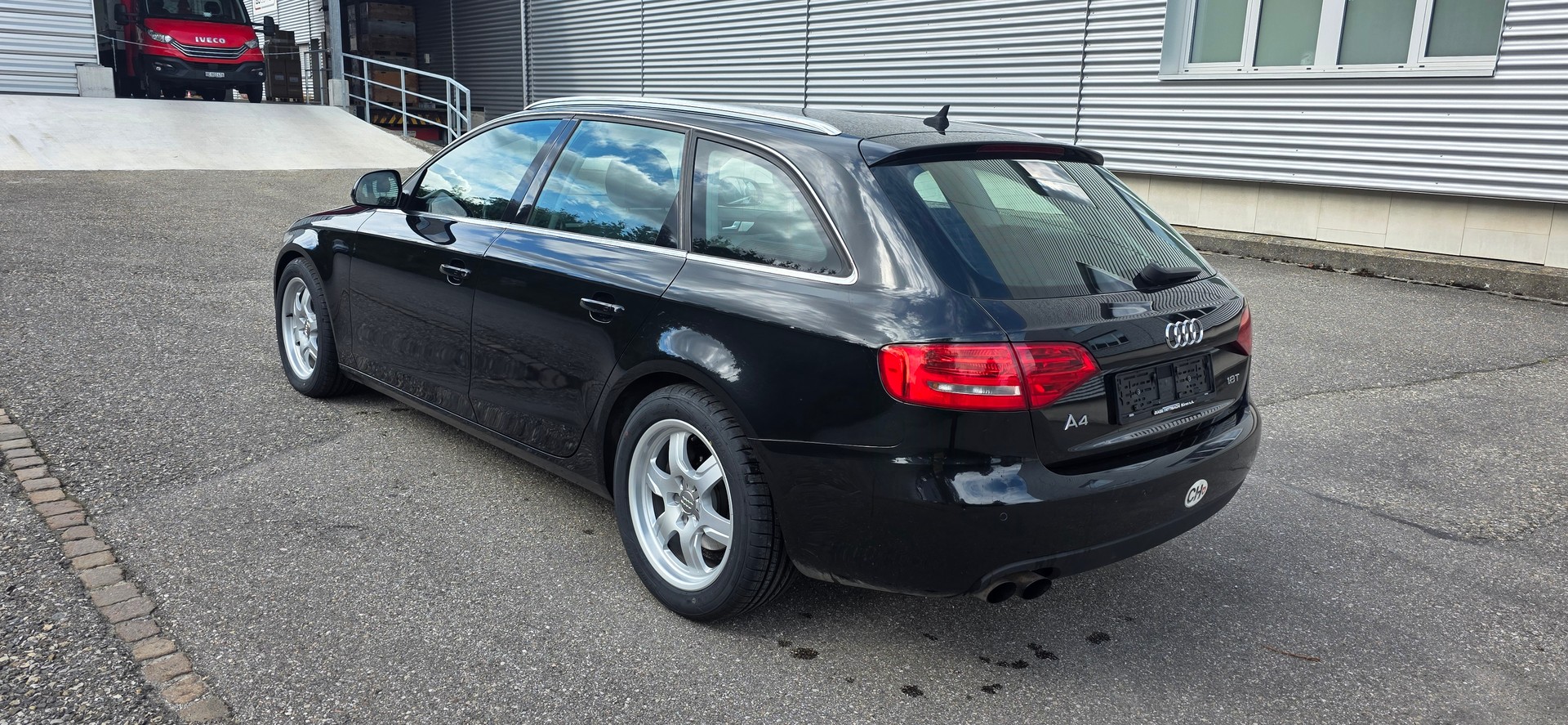 AUDI A4 Avant 1.8 TFSI multitronic-image-2