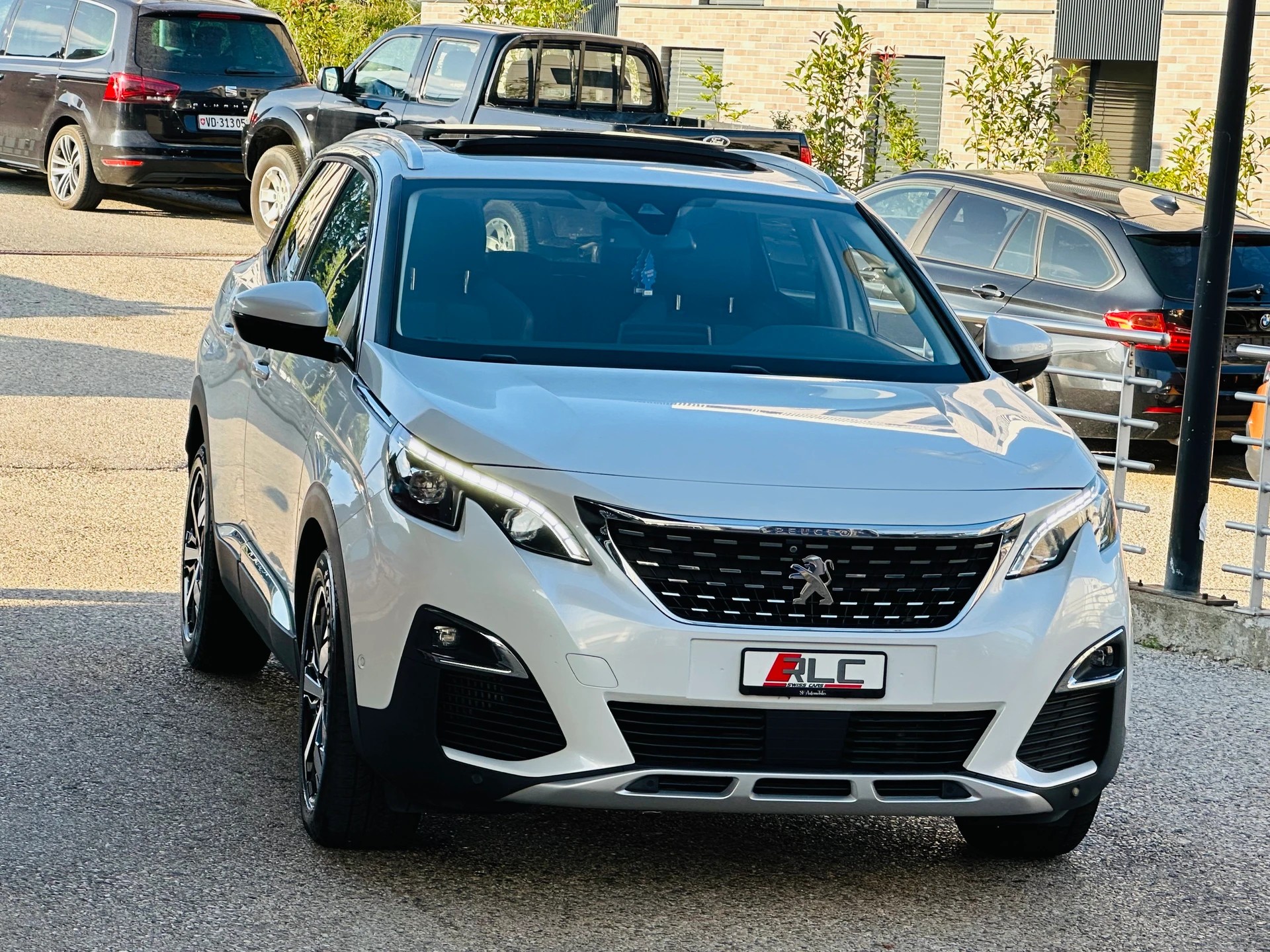 PEUGEOT 3008 1.2 PureTech Allure-image-7