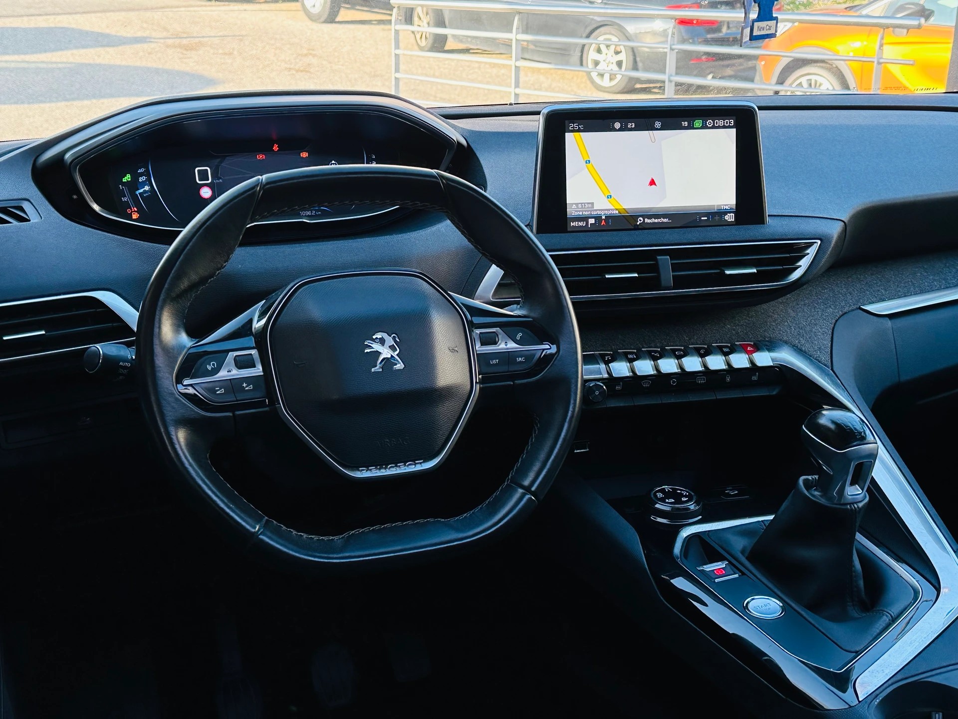 PEUGEOT 3008 1.2 PureTech Allure-image-12