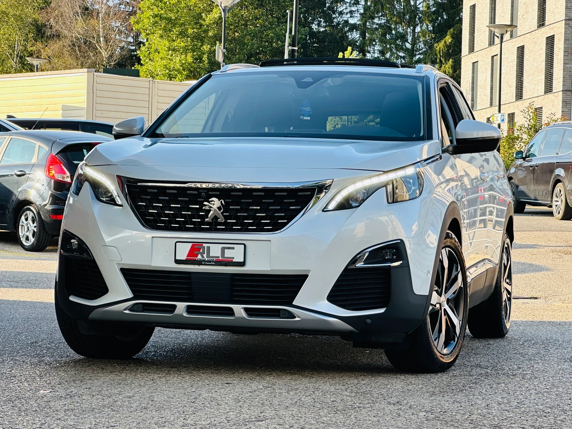 PEUGEOT 3008 1.2 PureTech Allure-image-3