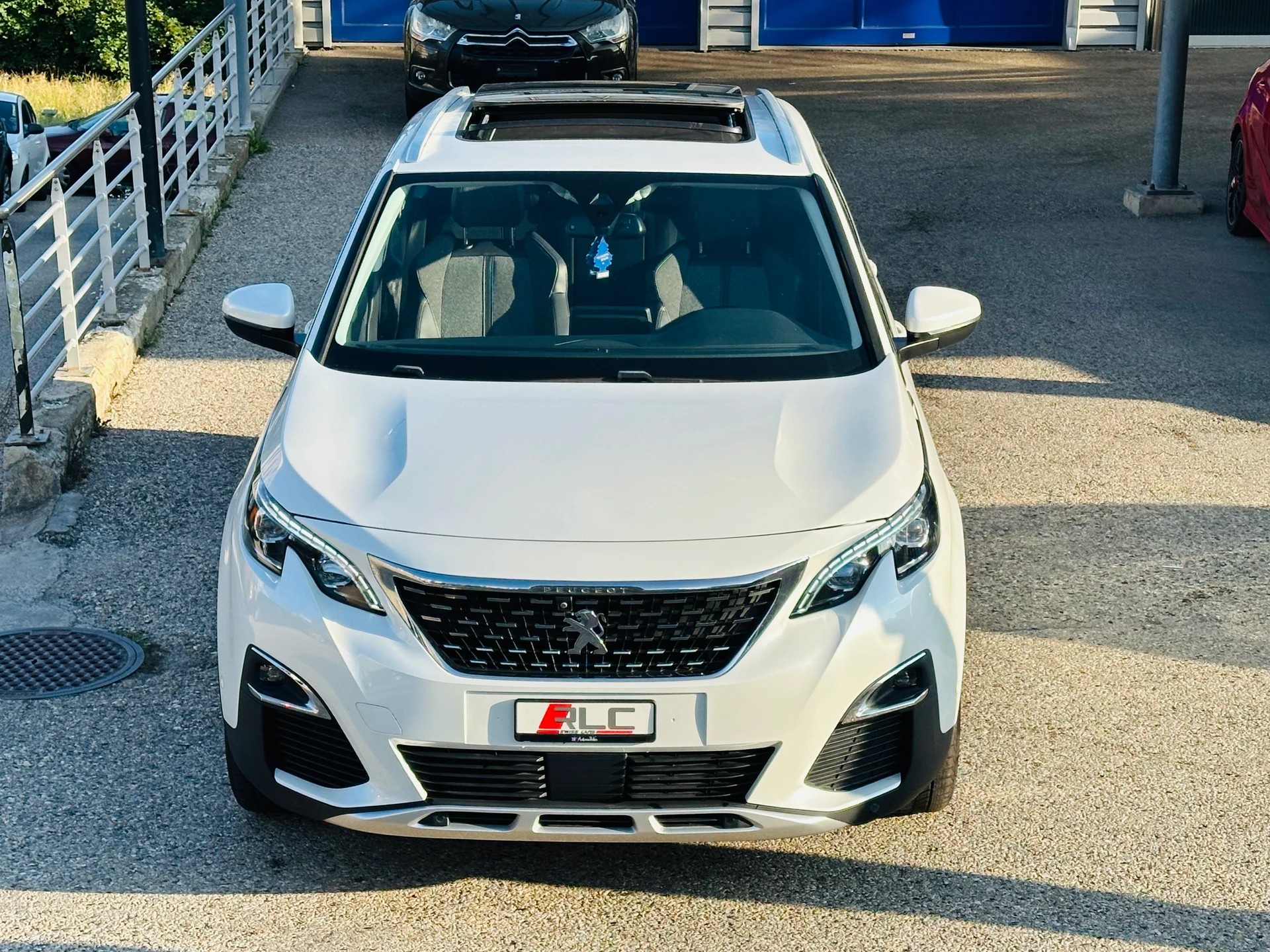 PEUGEOT 3008 1.2 PureTech Allure-image-4