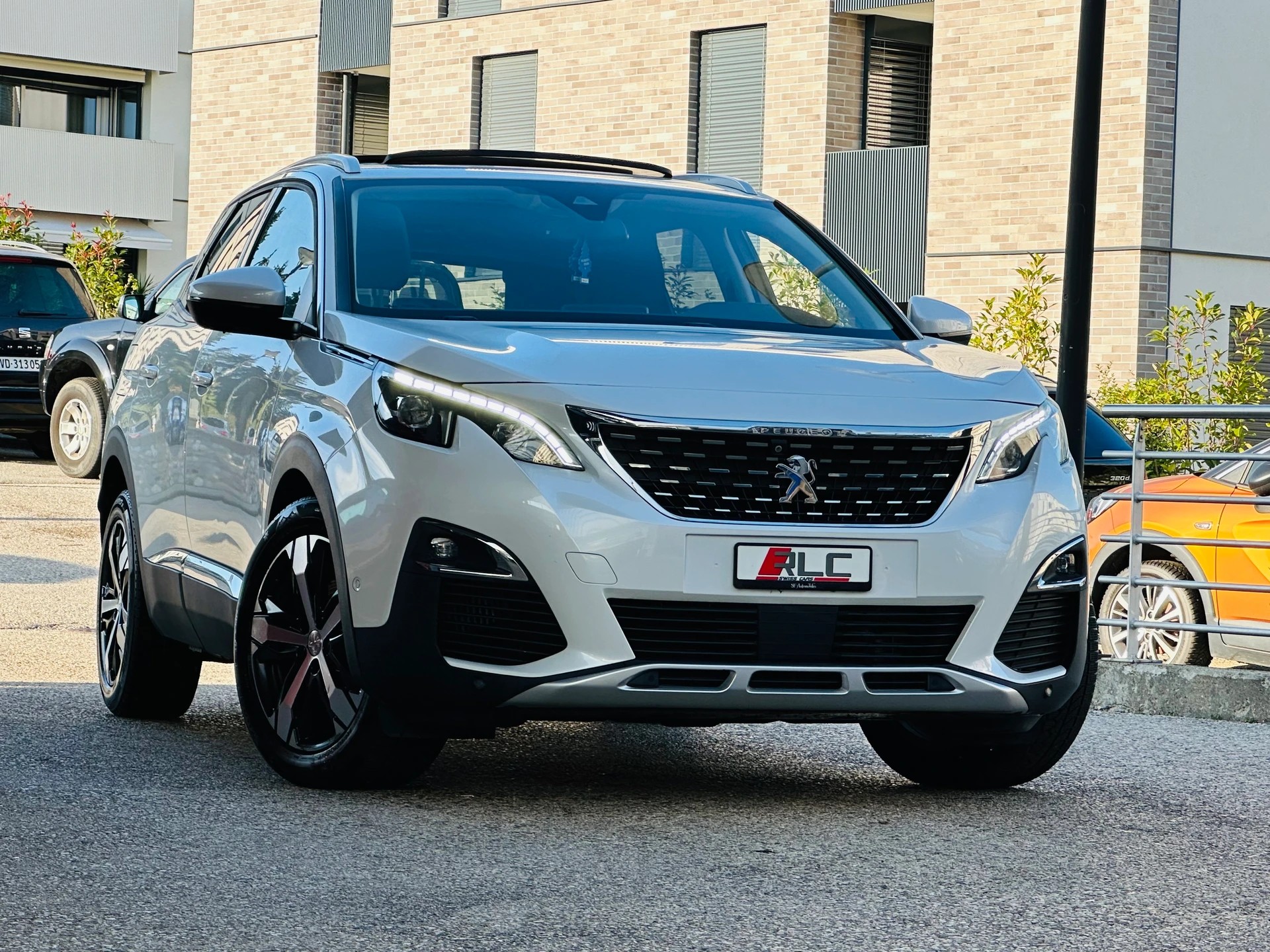 PEUGEOT 3008 1.2 PureTech Allure-image-0