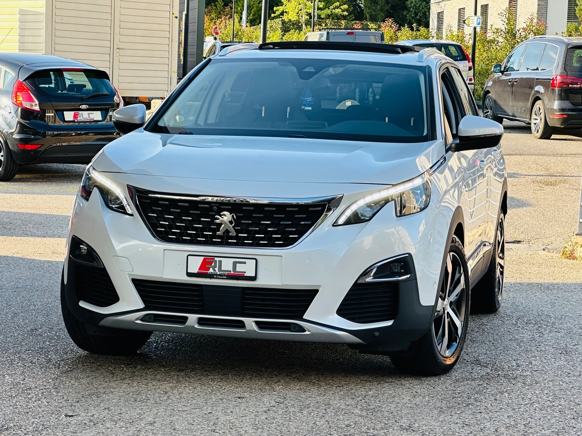 PEUGEOT 3008 1.2 PureTech Allure-image-2
