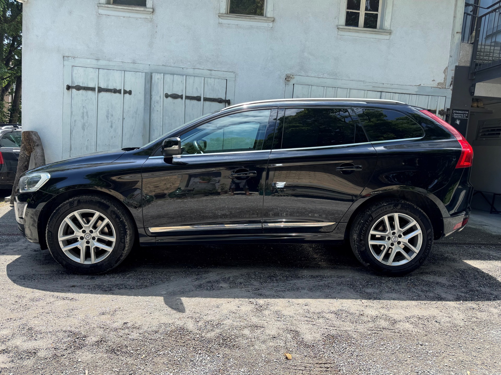 VOLVO 2.4 D5 Executive AWD S/S-image-1