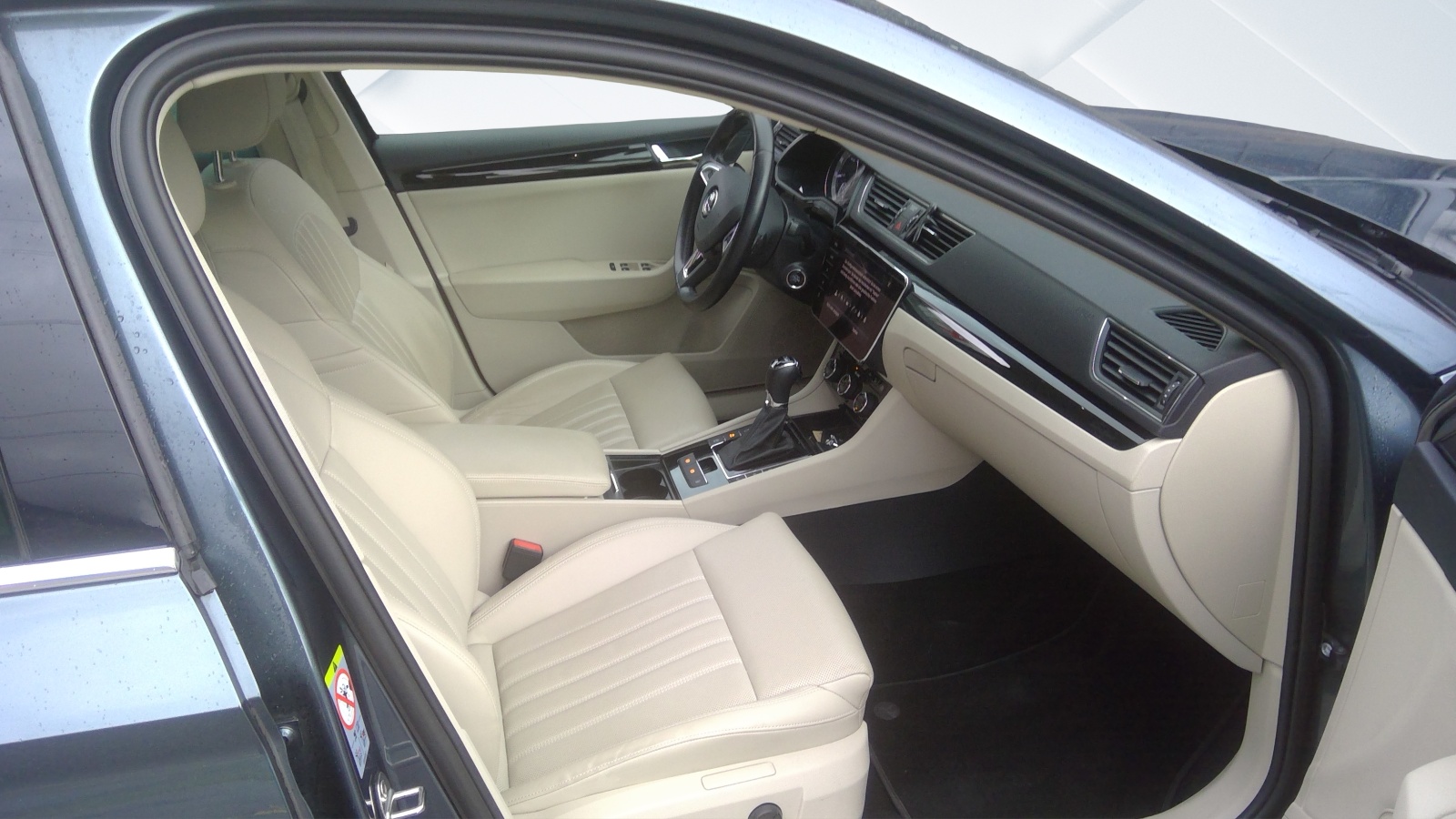 SKODA Superb Combi 2.0 TSI L&K DSG 4x4-image-4