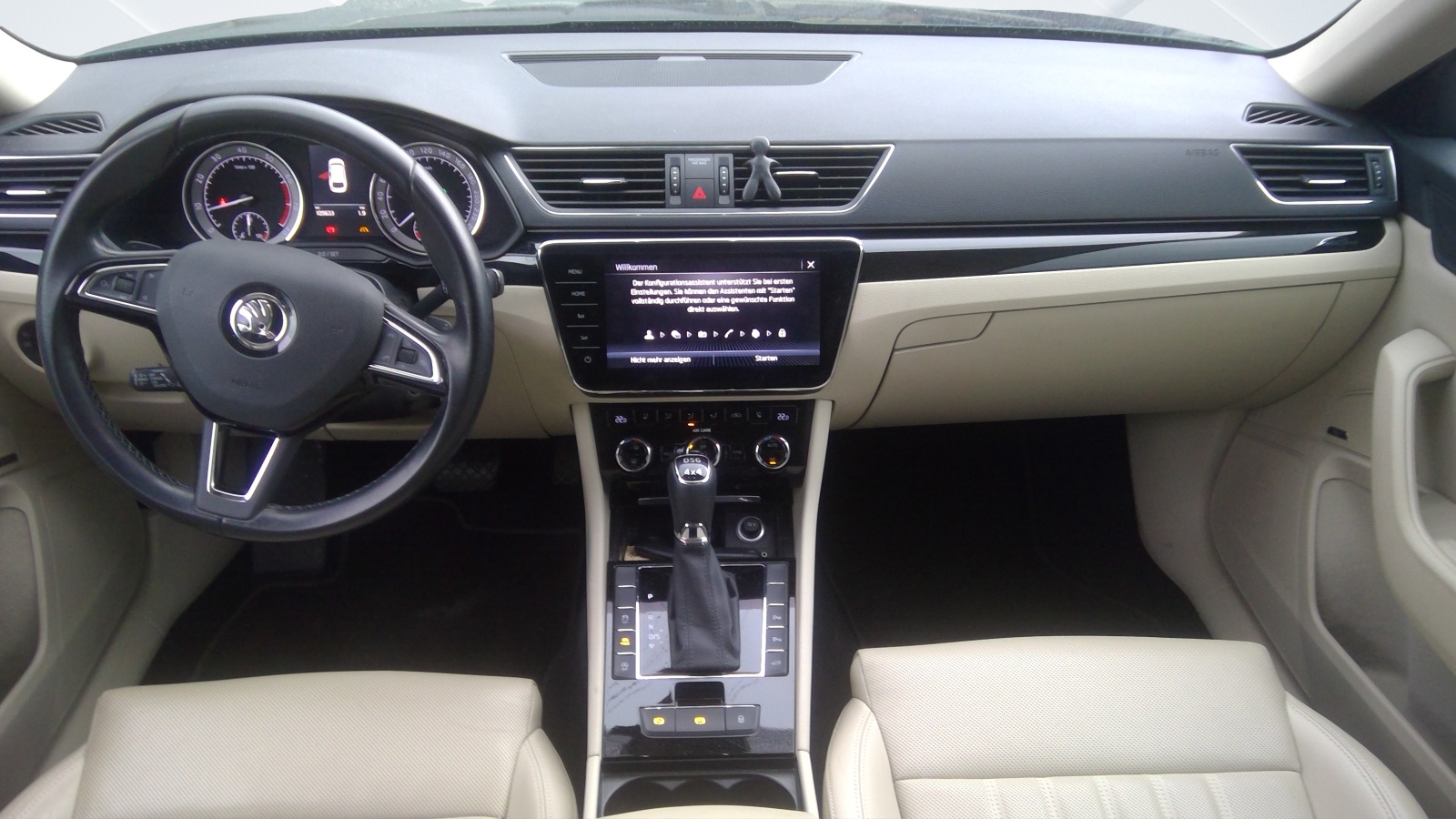 SKODA Superb Combi 2.0 TSI L&K DSG 4x4-image-3