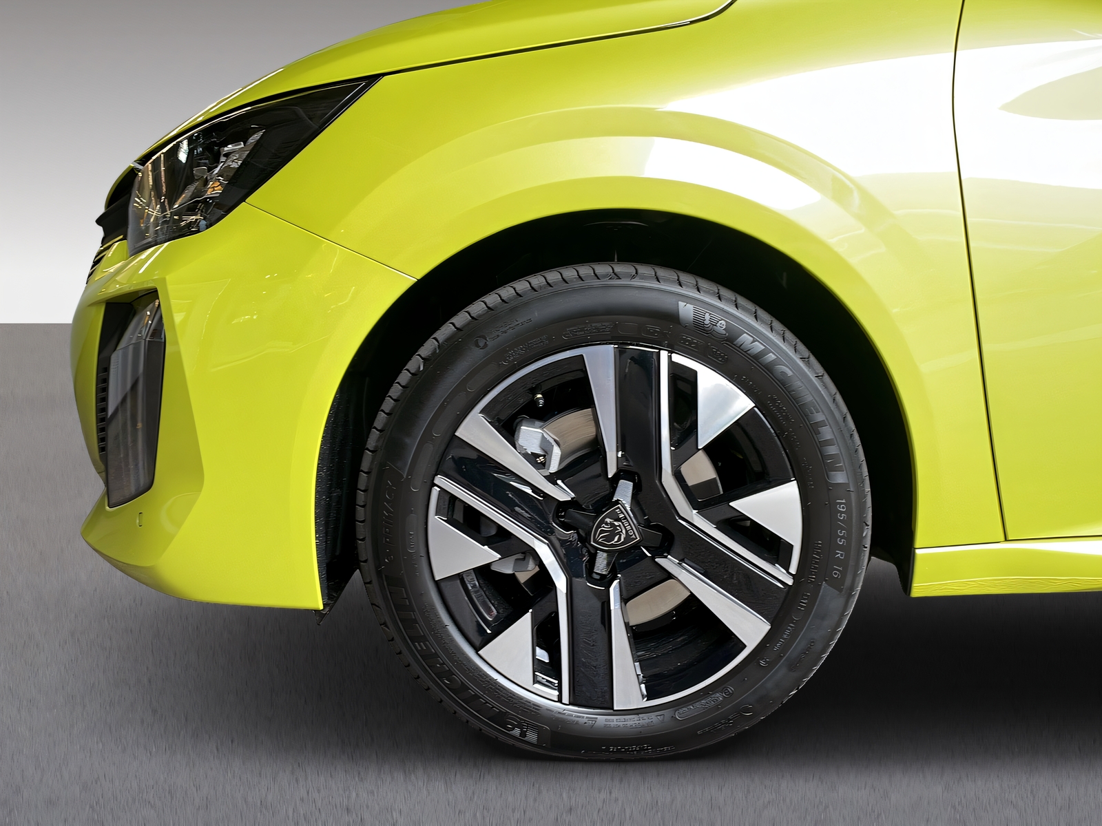 PEUGEOT 208 1.2 Hybrid Allure Premium-image-5