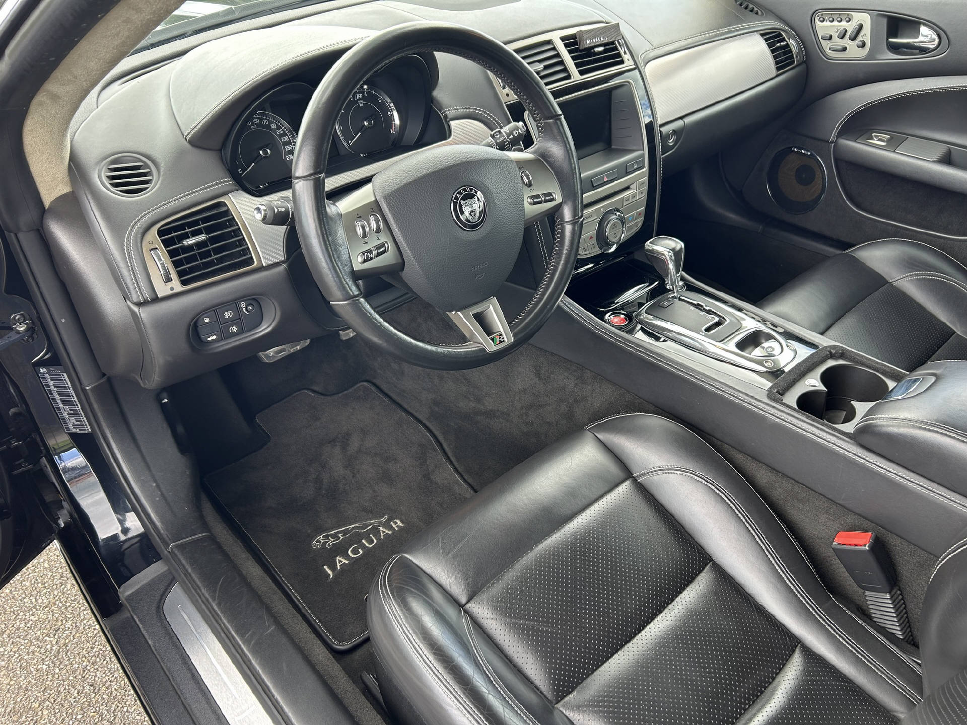 JAGUAR XKR Coupé 4.2 V8-image-5