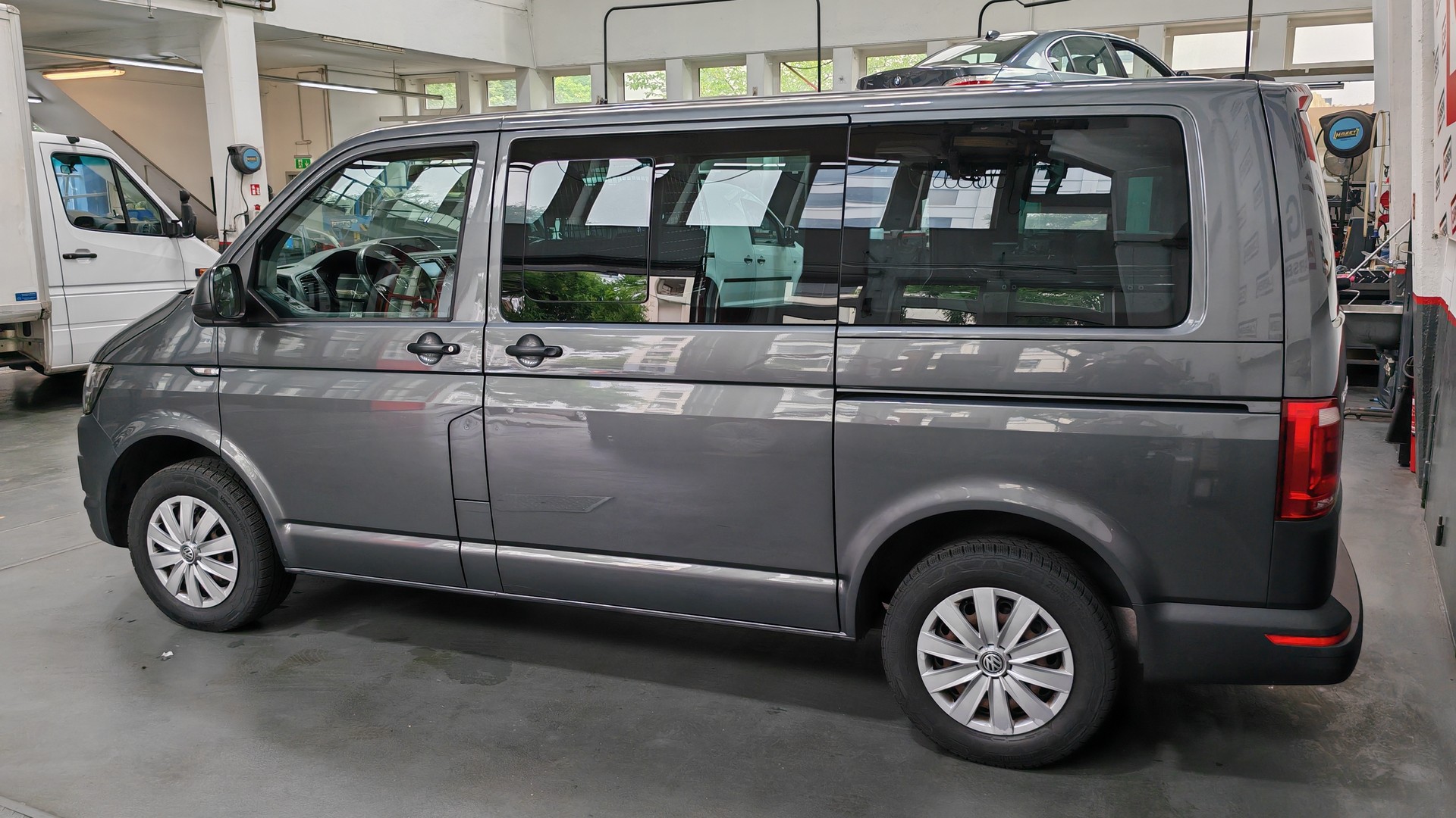 VW T6 2.0 TDI 4M Transporter-image-8