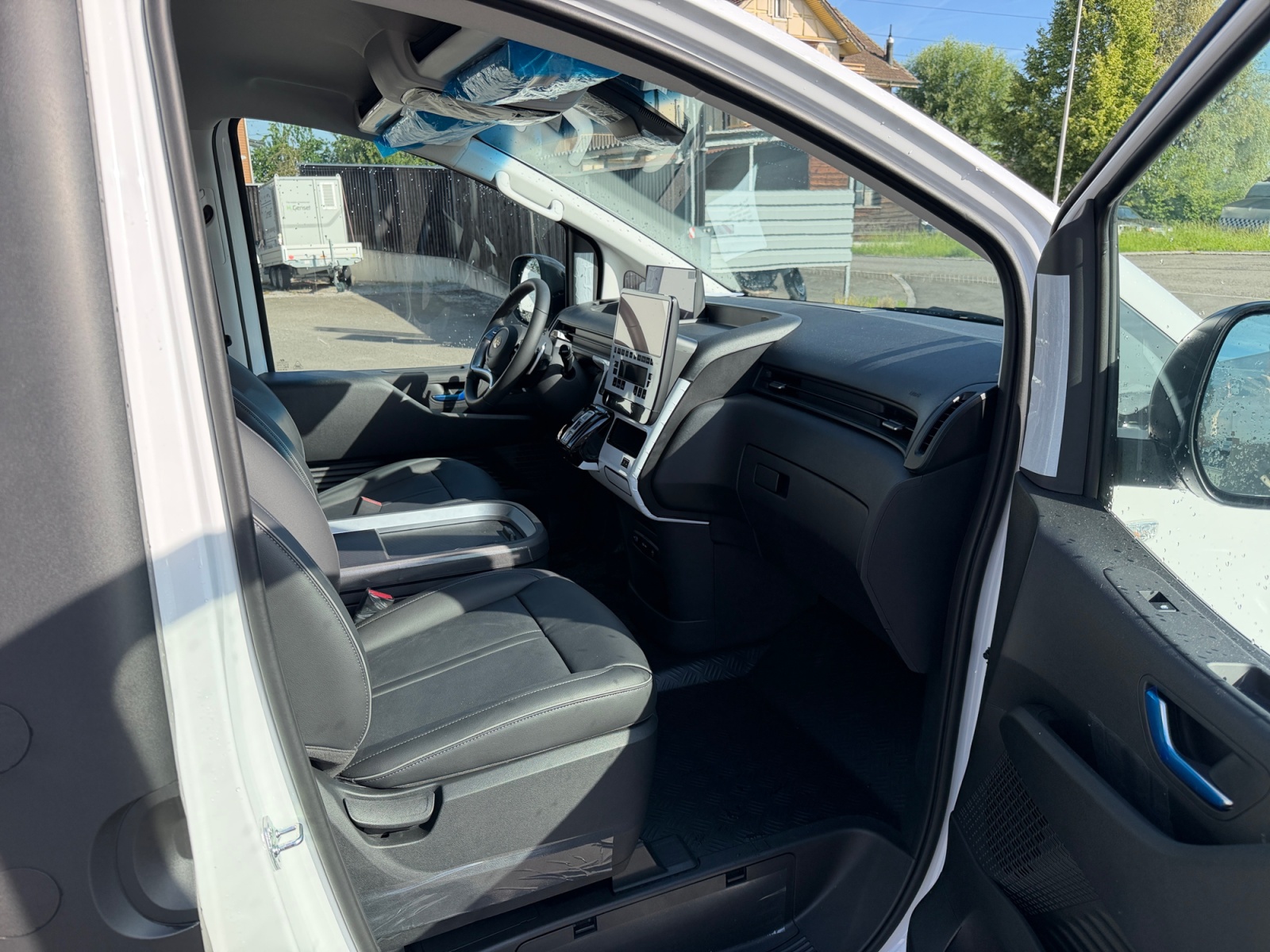 IVECO eMoovy mit FABA Ladebrücke-image-10