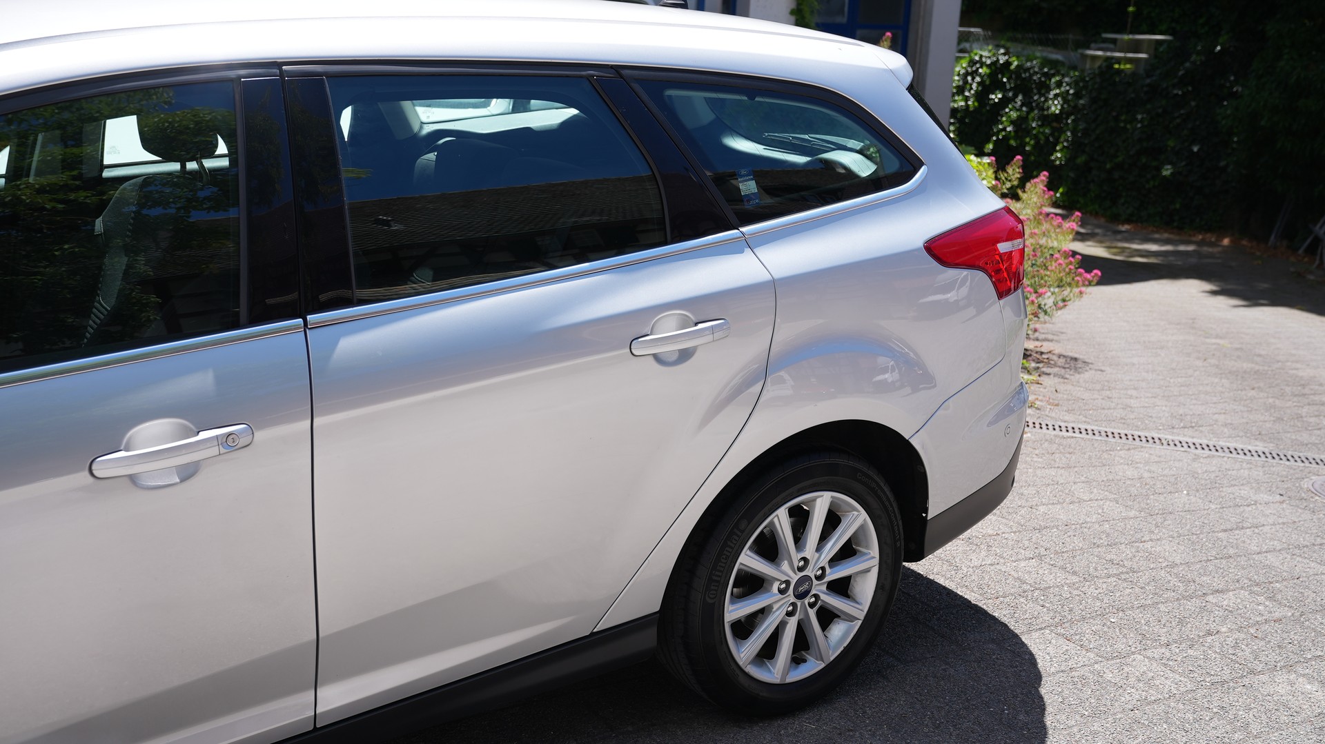 FORD Focus 1.0 SCTi Titanium-image-2