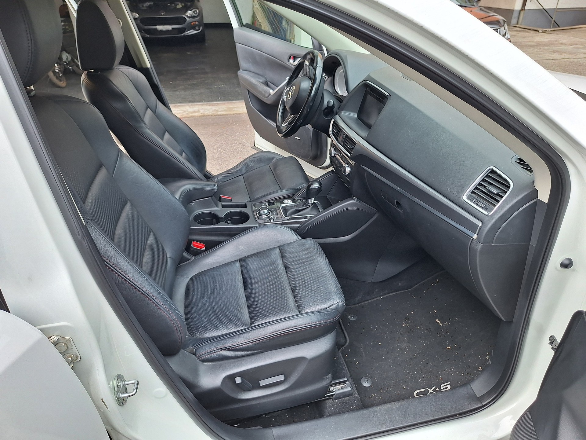 MAZDA CX-5 2.5 Revolution AWD Skyactive-G Automatic-image-9