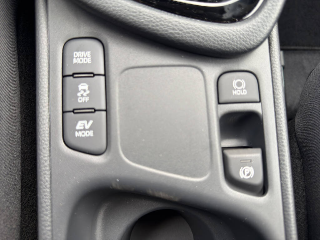 TOYOTA Yaris 1.5 VVT-i HSD Comfort Sport-image-24