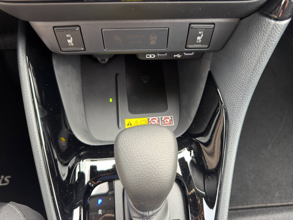 TOYOTA Yaris 1.5 VVT-i HSD Comfort Sport-image-22