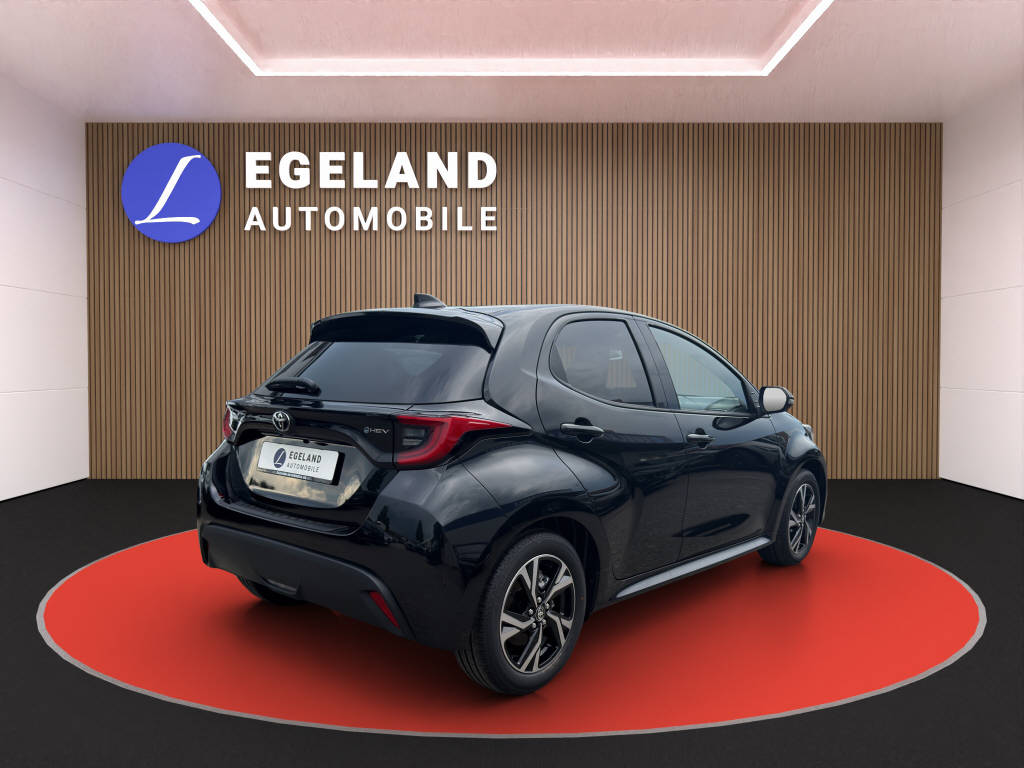 TOYOTA Yaris 1.5 VVT-i HSD Comfort Sport-image-3