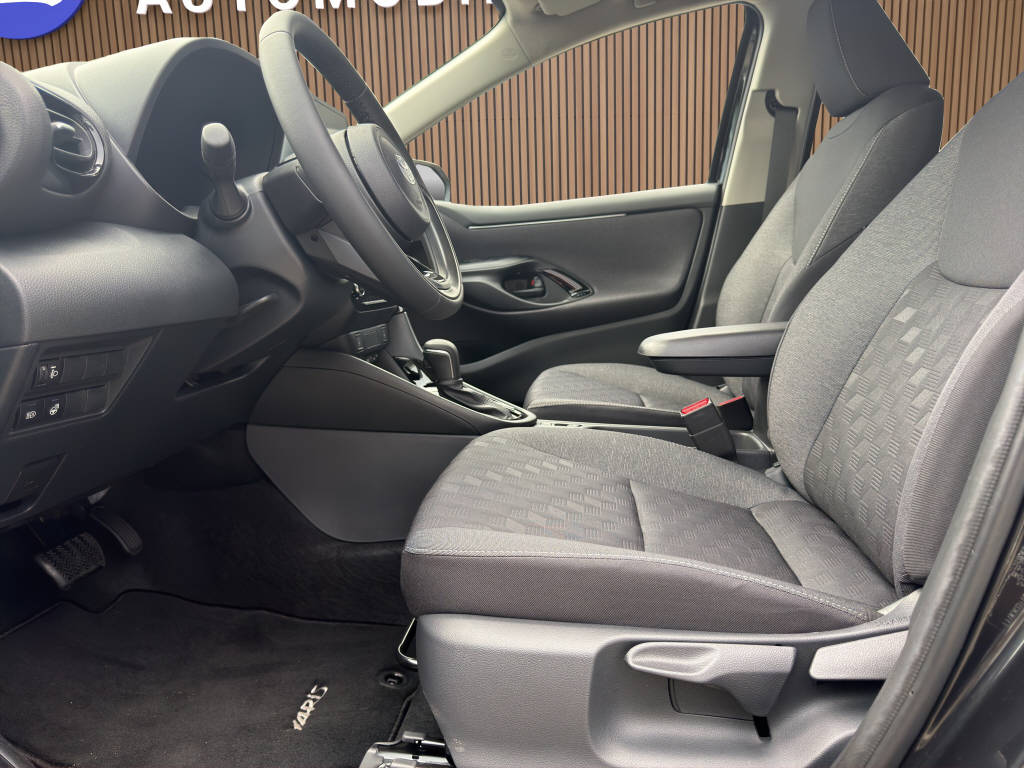 TOYOTA Yaris 1.5 VVT-i HSD Comfort Sport-image-11
