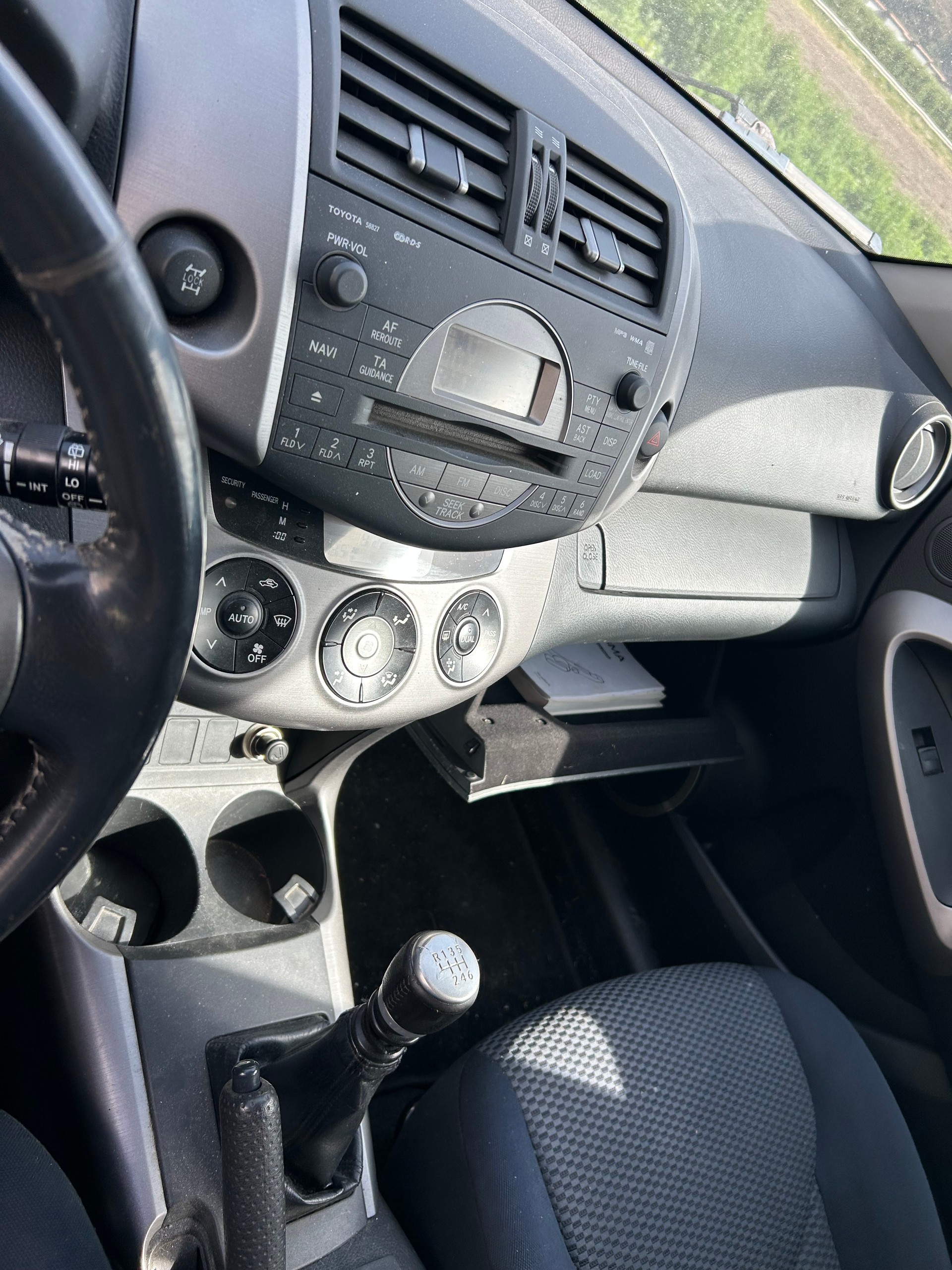 TOYOTA RAV-4 2.2D-4 D Linea Luna-image-5