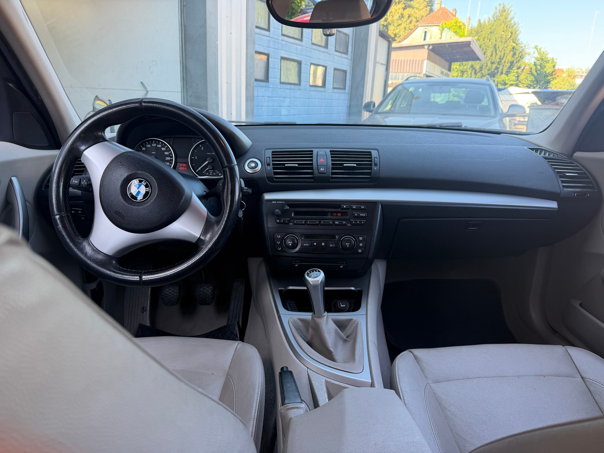 BMW 118d Access-image-6