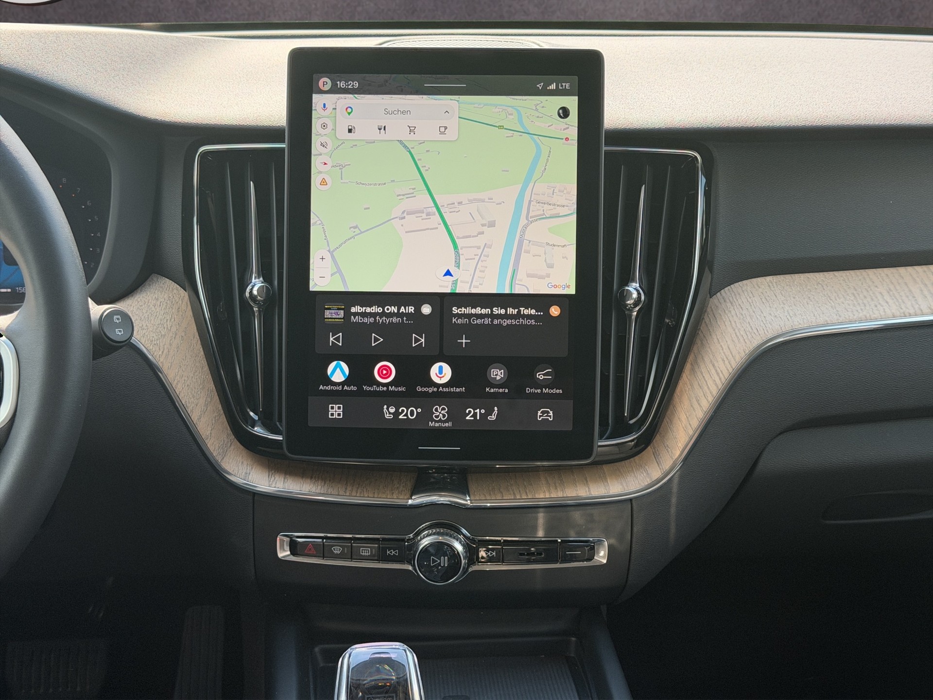 VOLVO XC60 2.0 B5 MH Plus Dark AWD-image-13