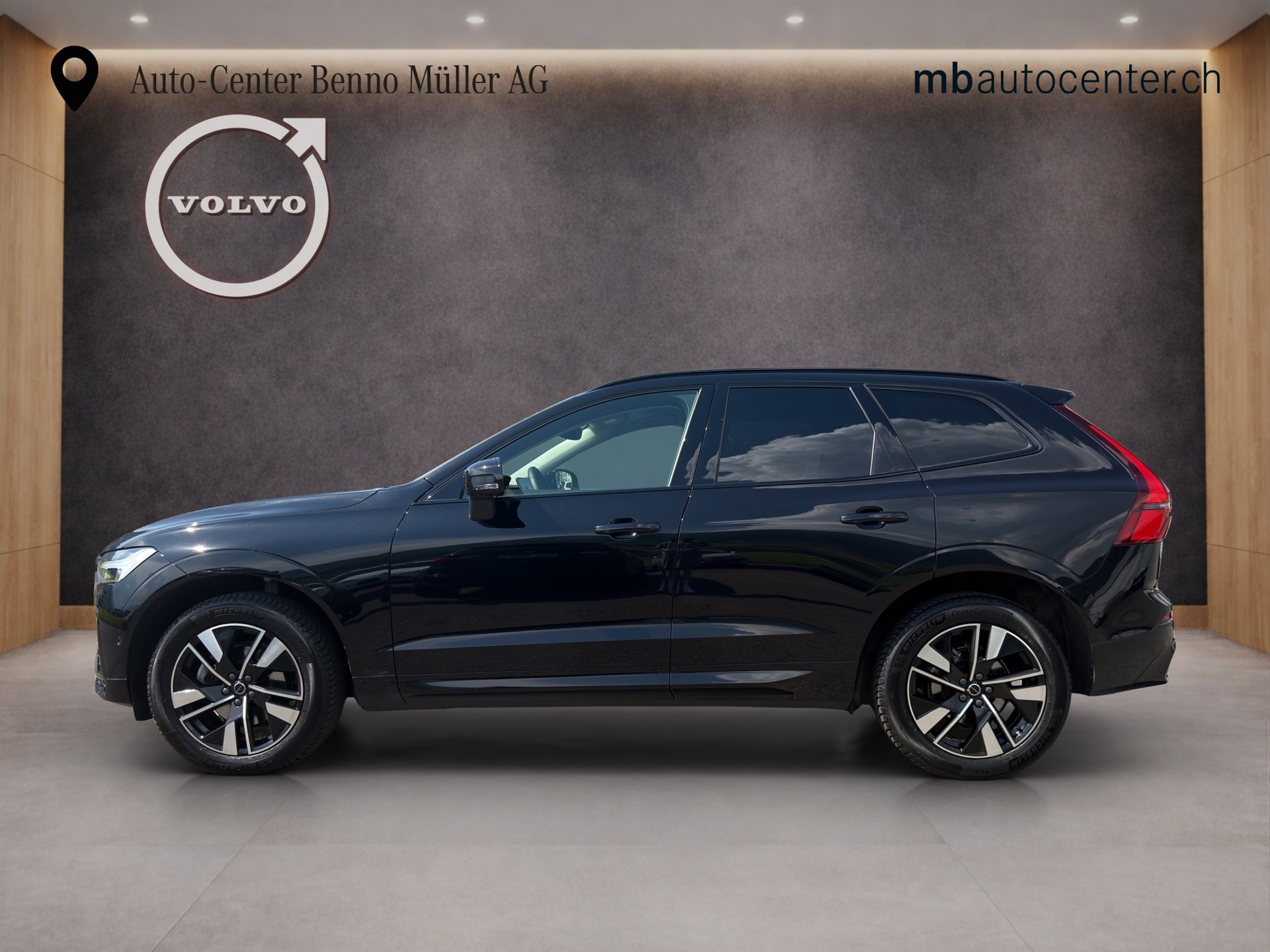 VOLVO XC60 2.0 B5 MH Plus Dark AWD-image-1