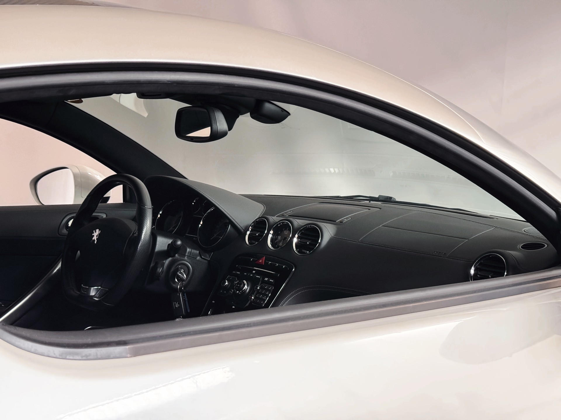PEUGEOT RCZ 1.6 Turbo-image-18