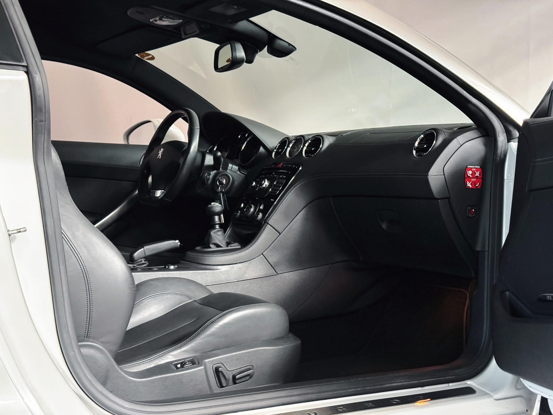PEUGEOT RCZ 1.6 Turbo-image-17