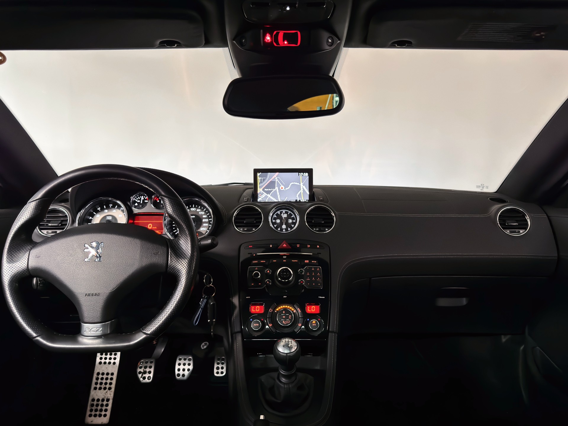 PEUGEOT RCZ 1.6 Turbo-image-15