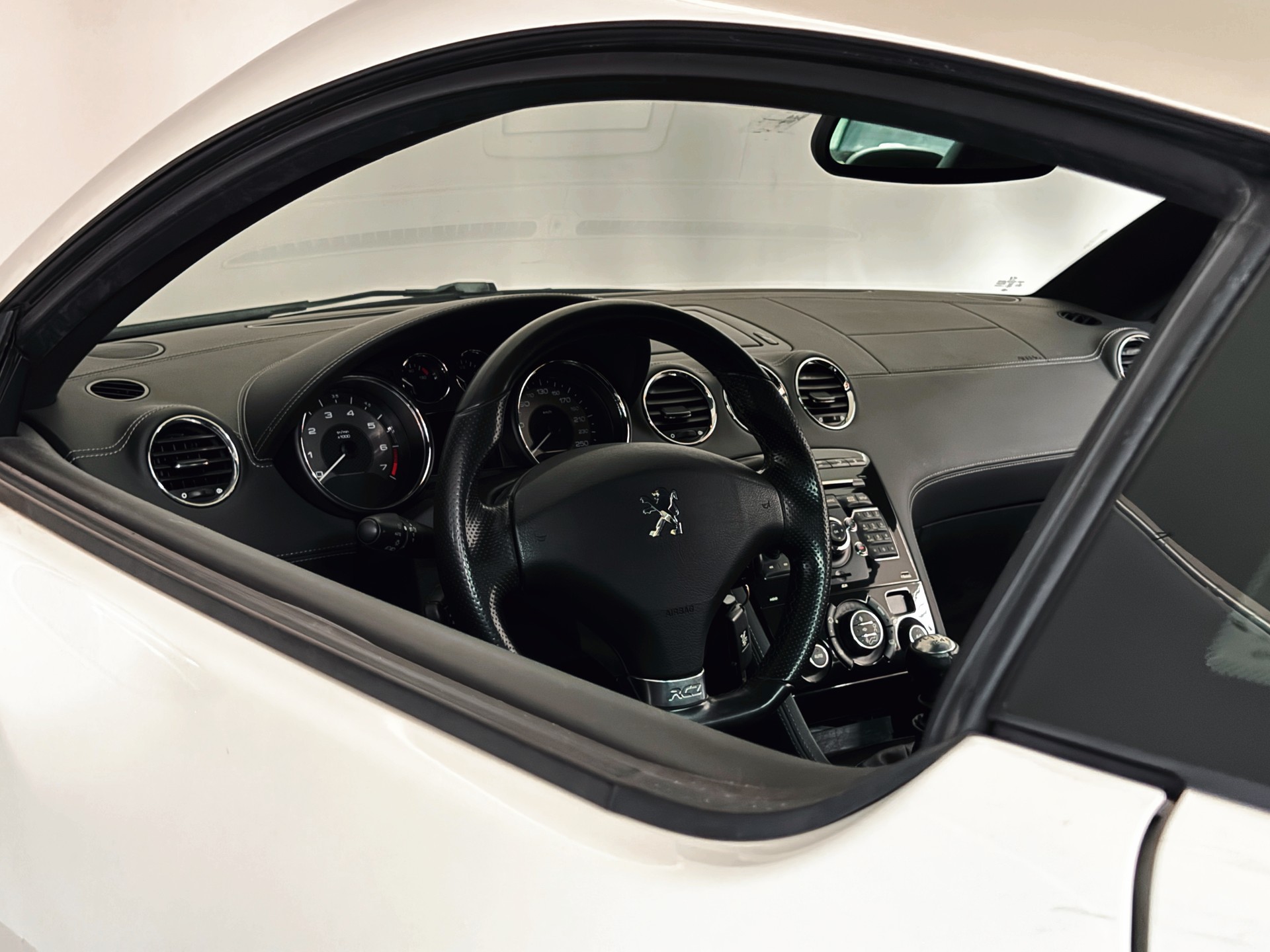 PEUGEOT RCZ 1.6 Turbo-image-10