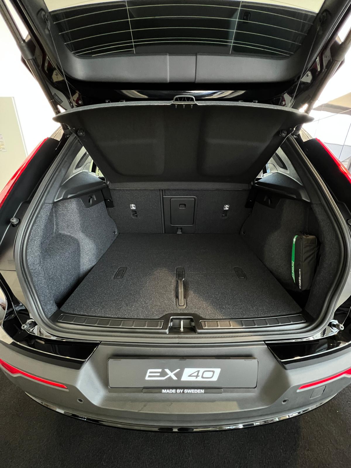 VOLVO EX40 Twin XCENTRIC Edition AWD-image-18