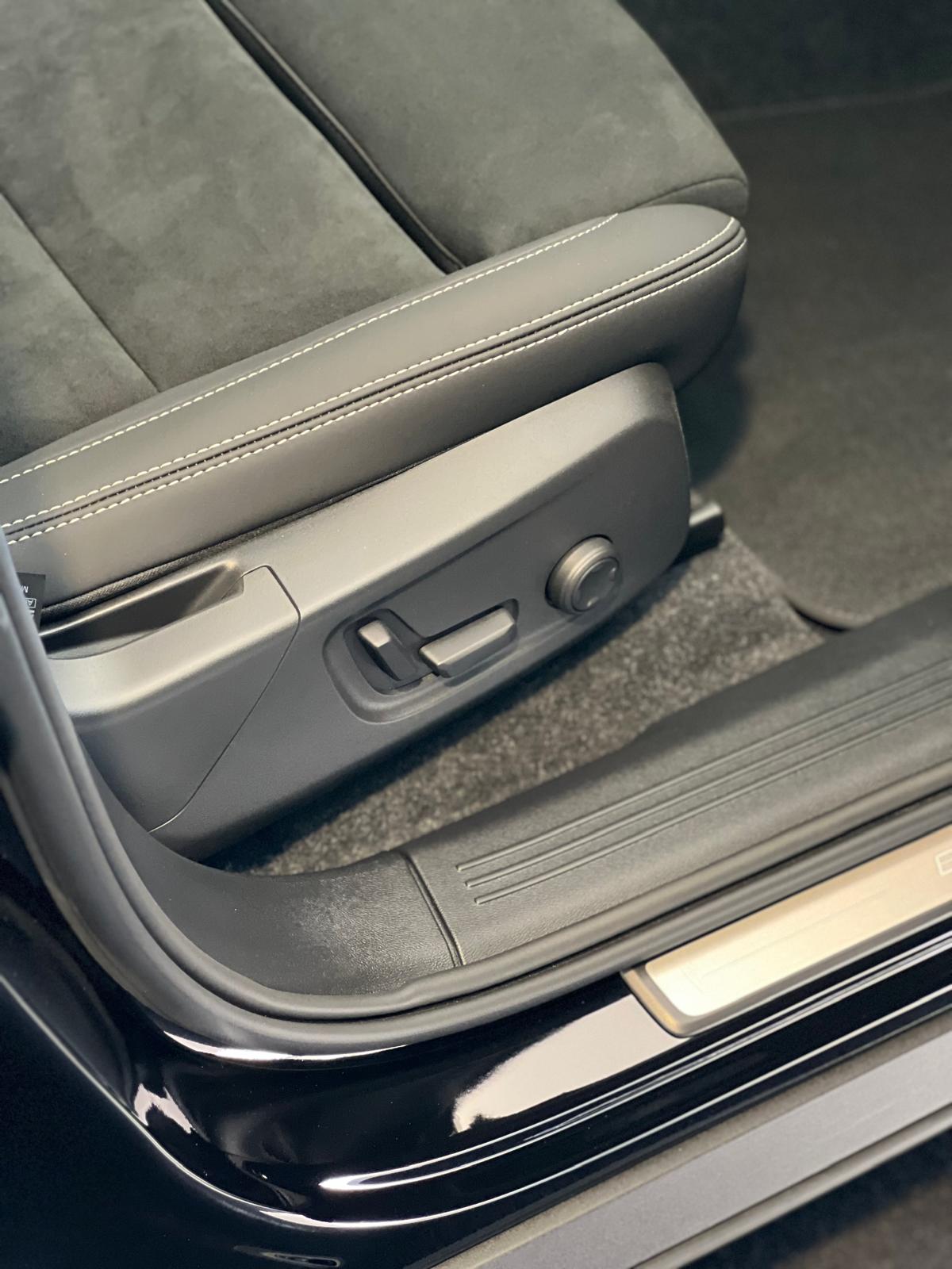 VOLVO EX40 Twin XCENTRIC Edition AWD-image-14