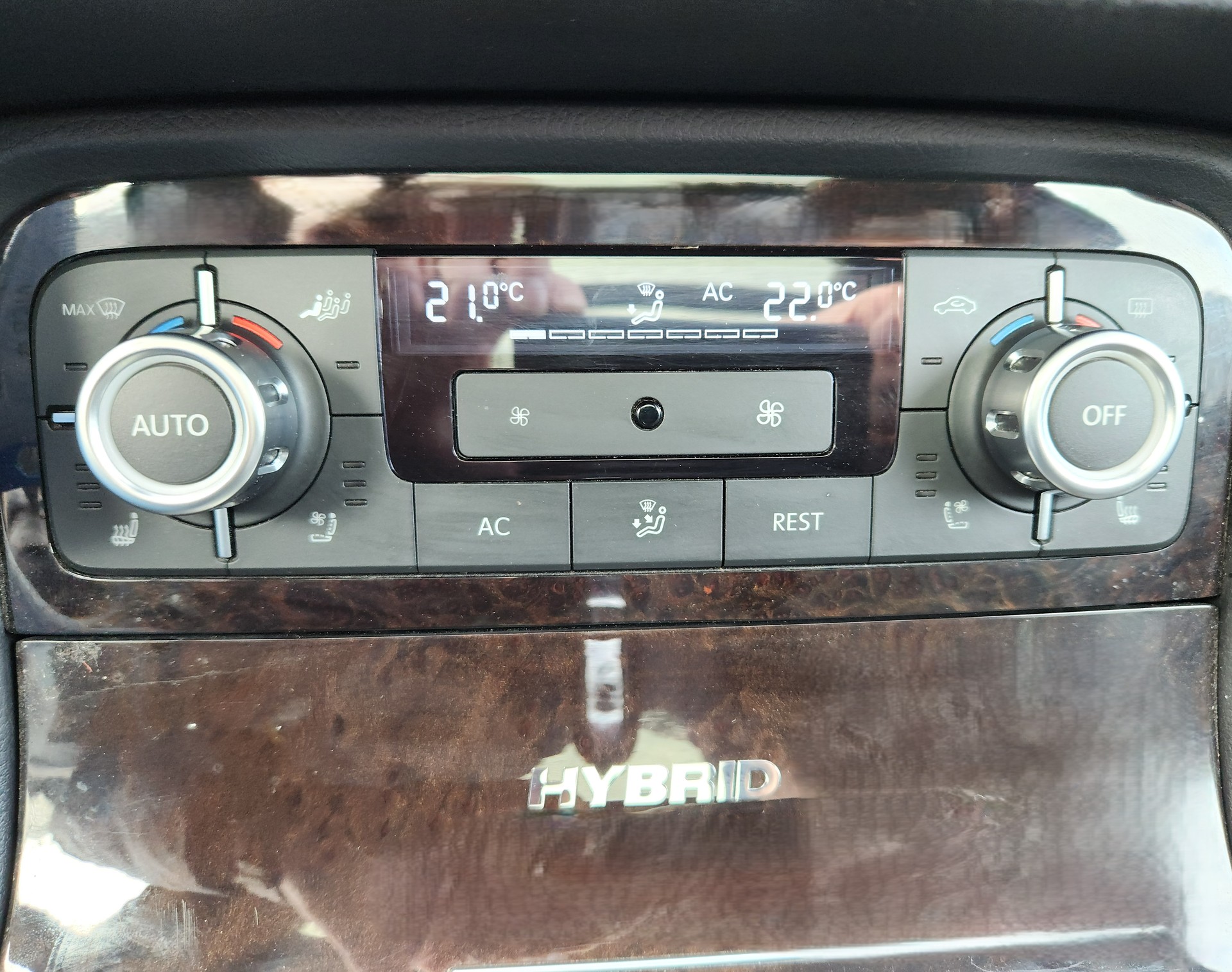 VW Touareg 3.0 TSI Hybrid Tiptronic-image-8