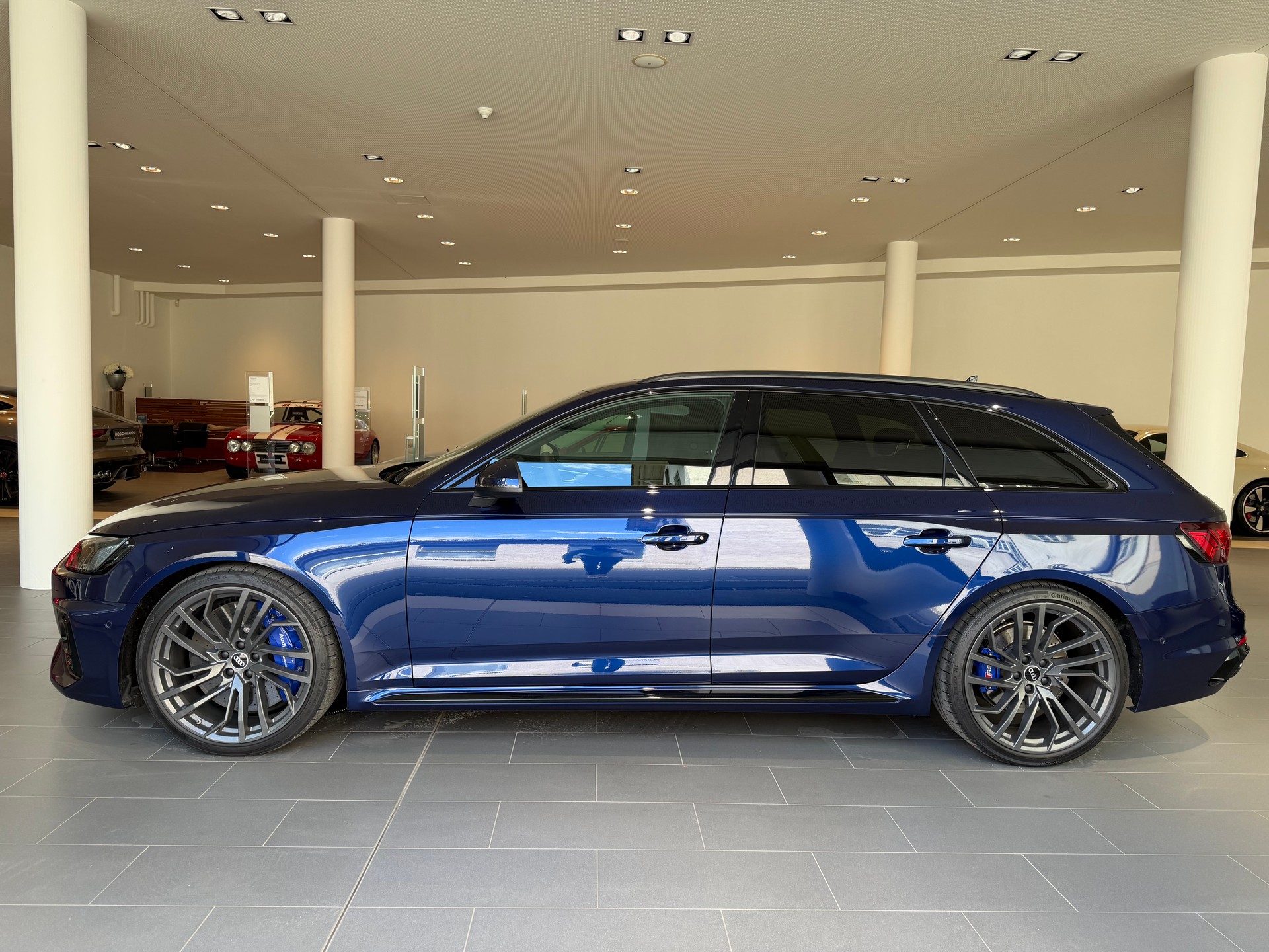 AUDI RS4 Avant quattro tiptronic-image-2
