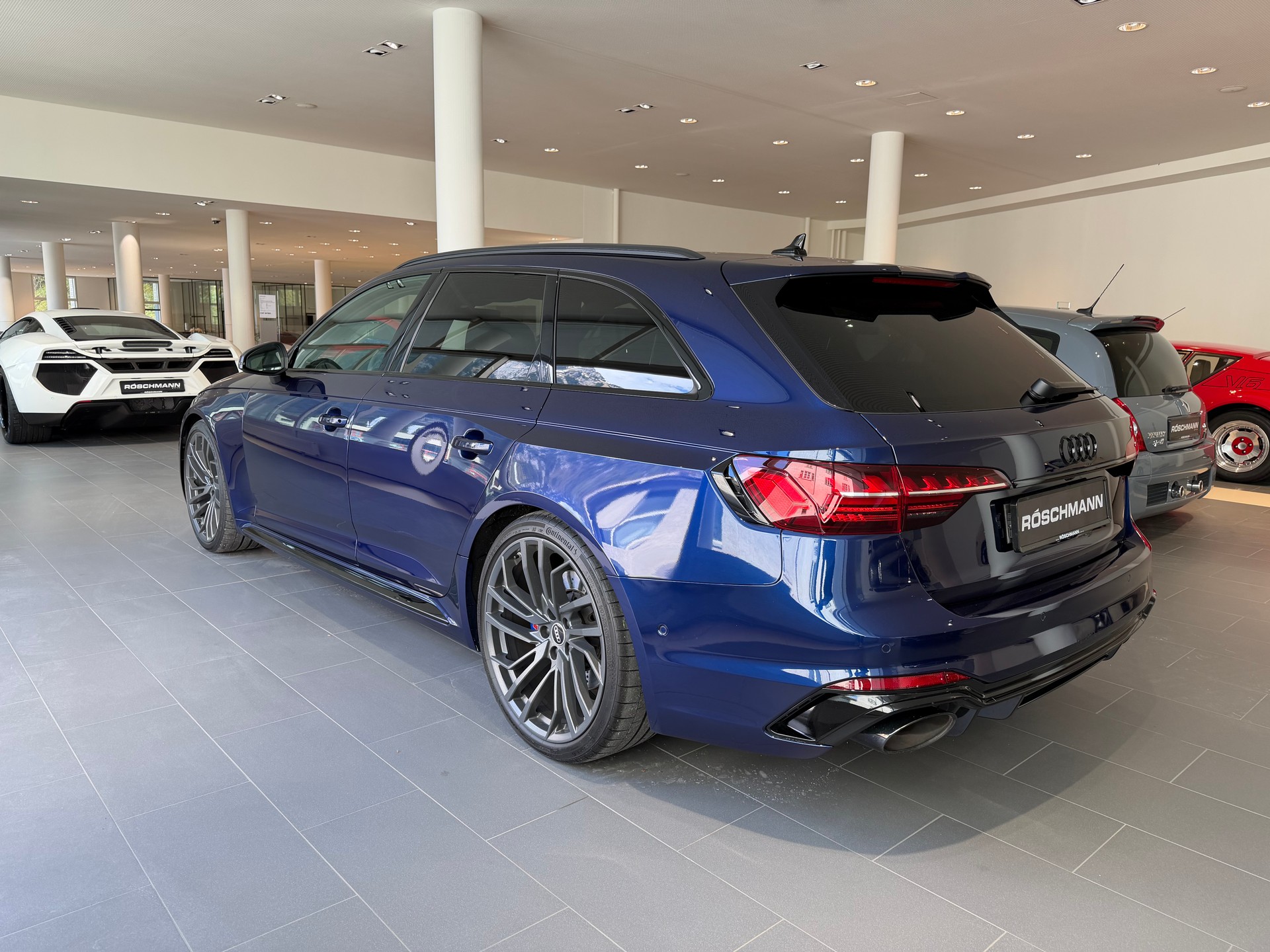 AUDI RS4 Avant quattro tiptronic-image-3