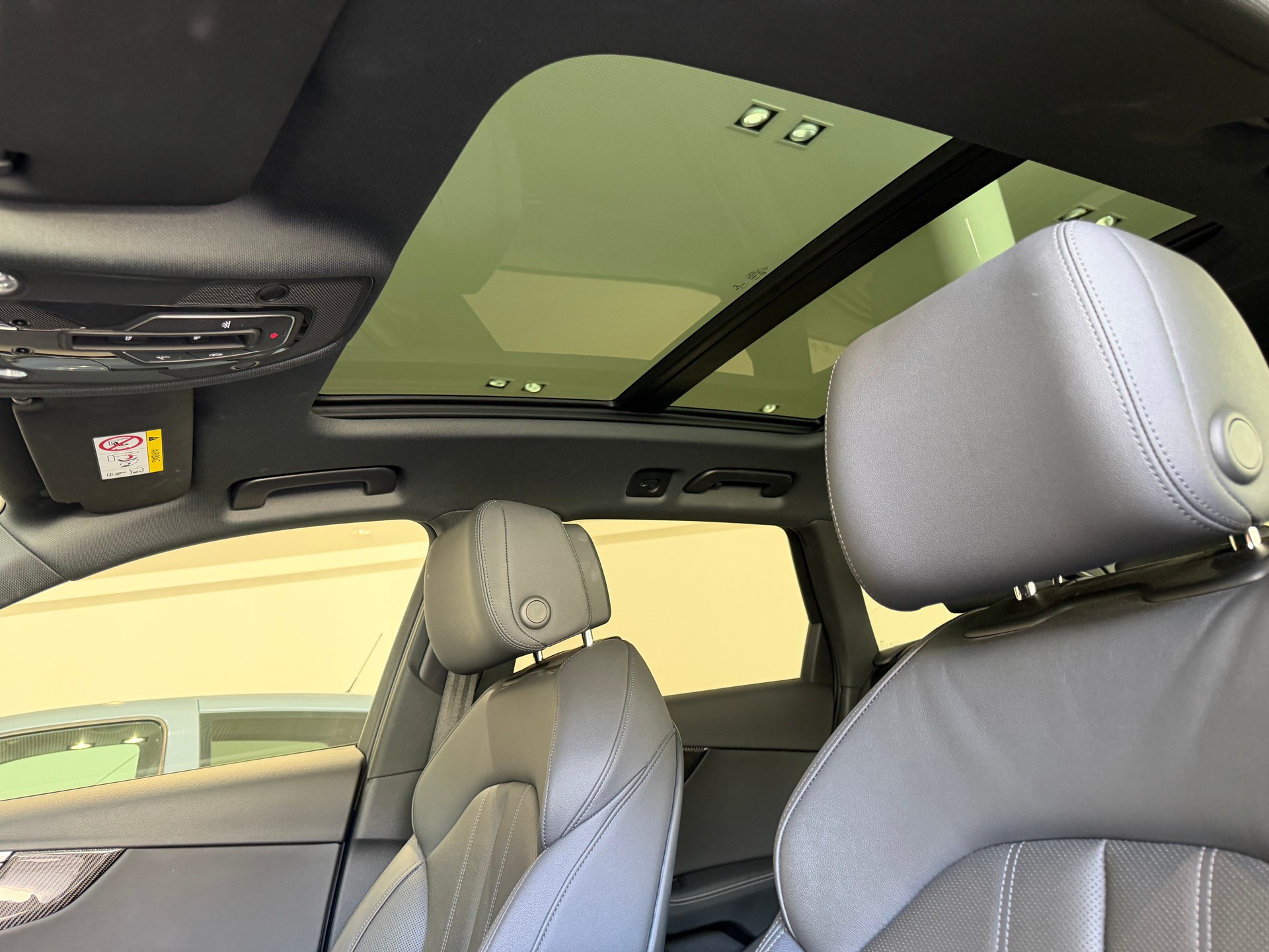 AUDI RS4 Avant quattro tiptronic-image-9