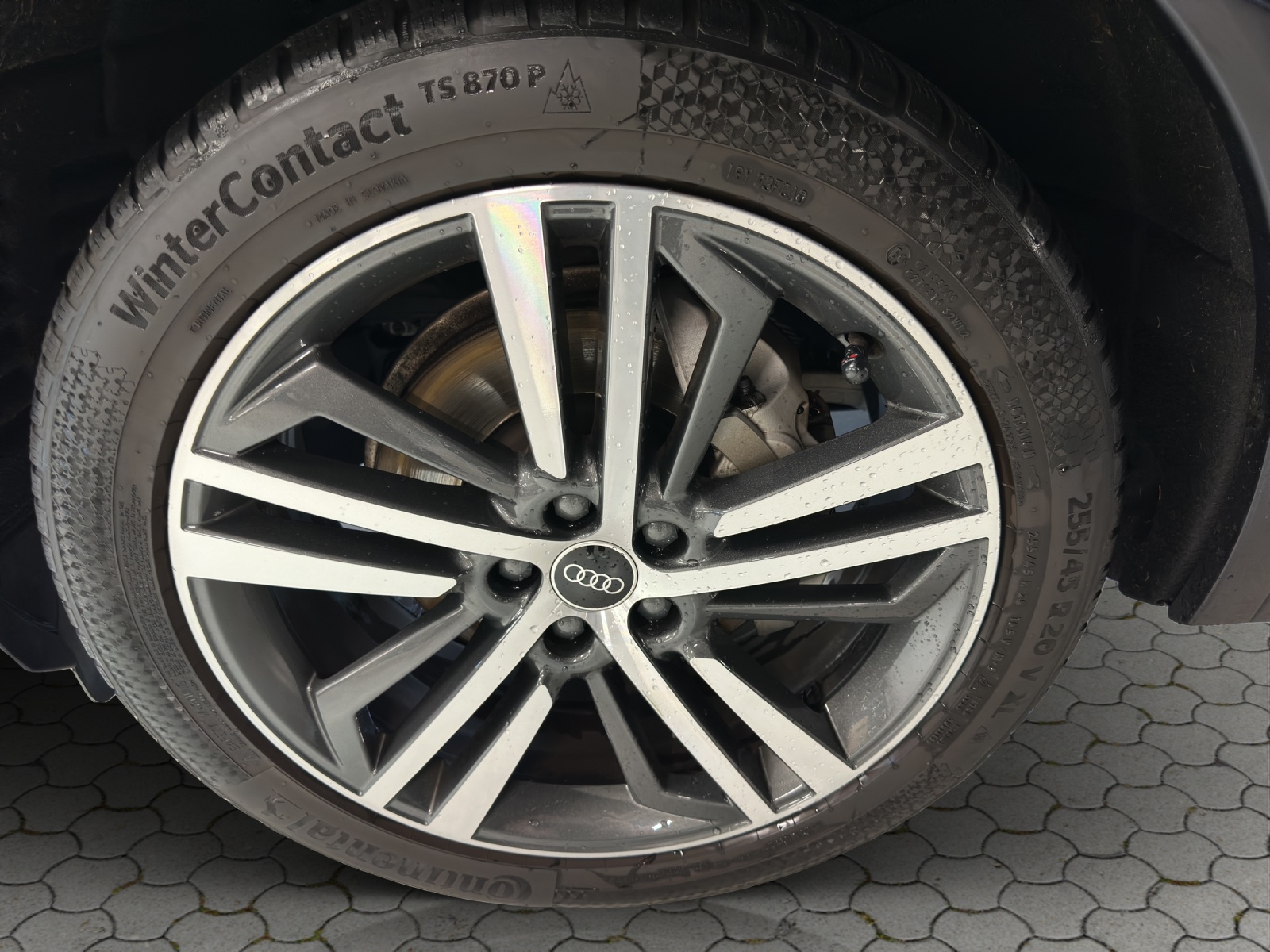 AUDI Q5 40 TDI Black Edition quattro S-tronic-image-8