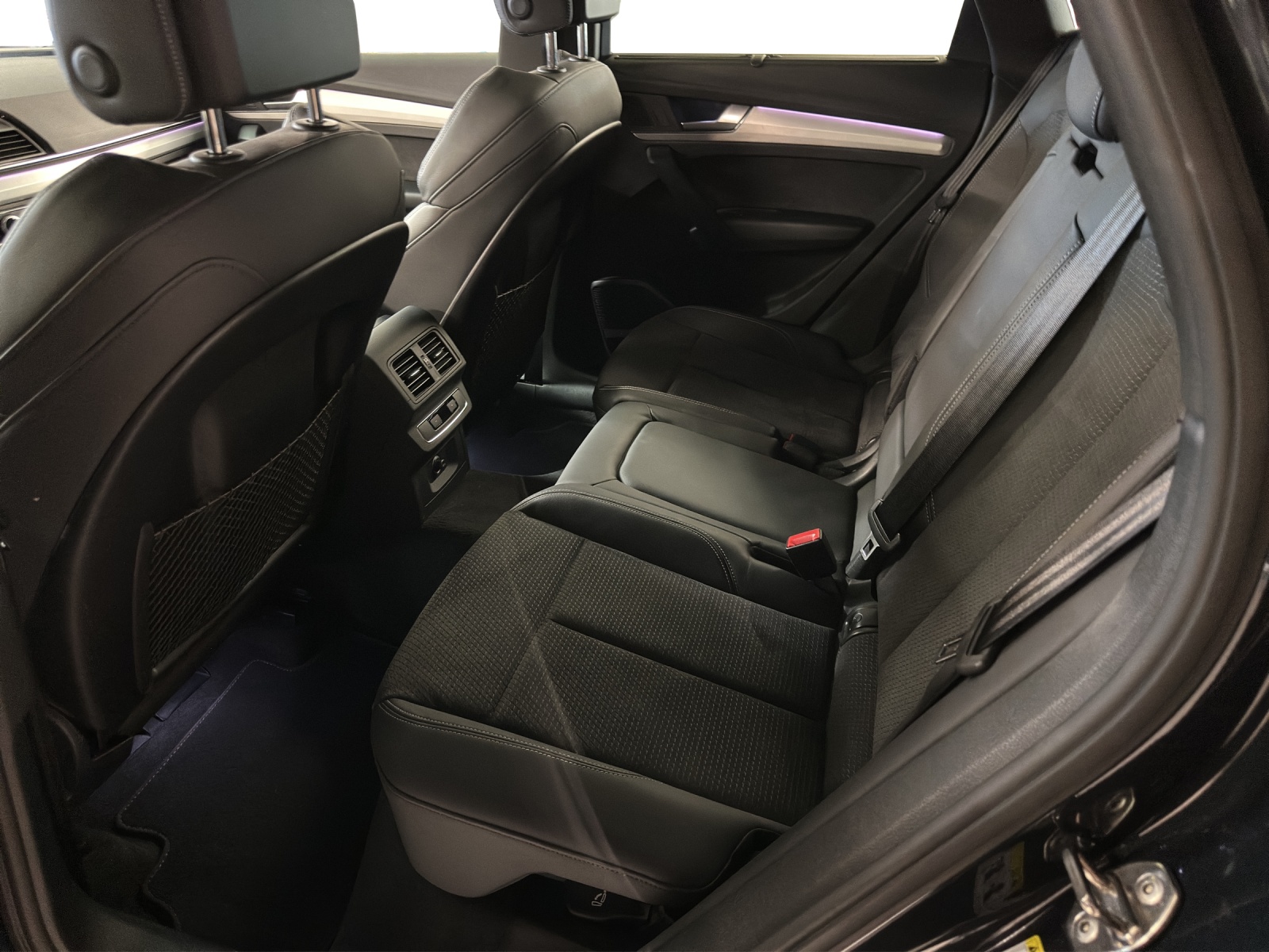 AUDI Q5 40 TDI Black Edition quattro S-tronic-image-11