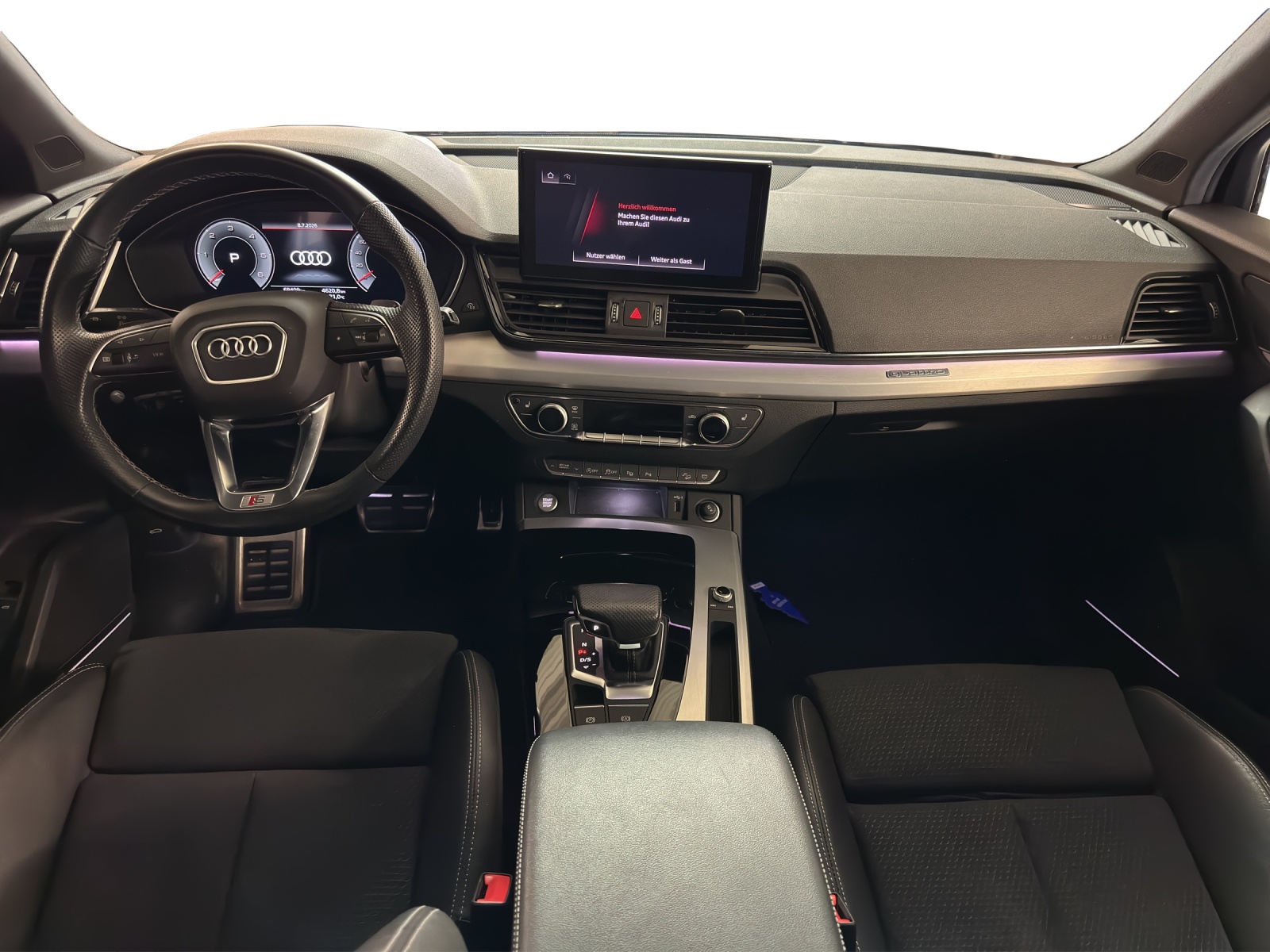 AUDI Q5 40 TDI Black Edition quattro S-tronic-image-10