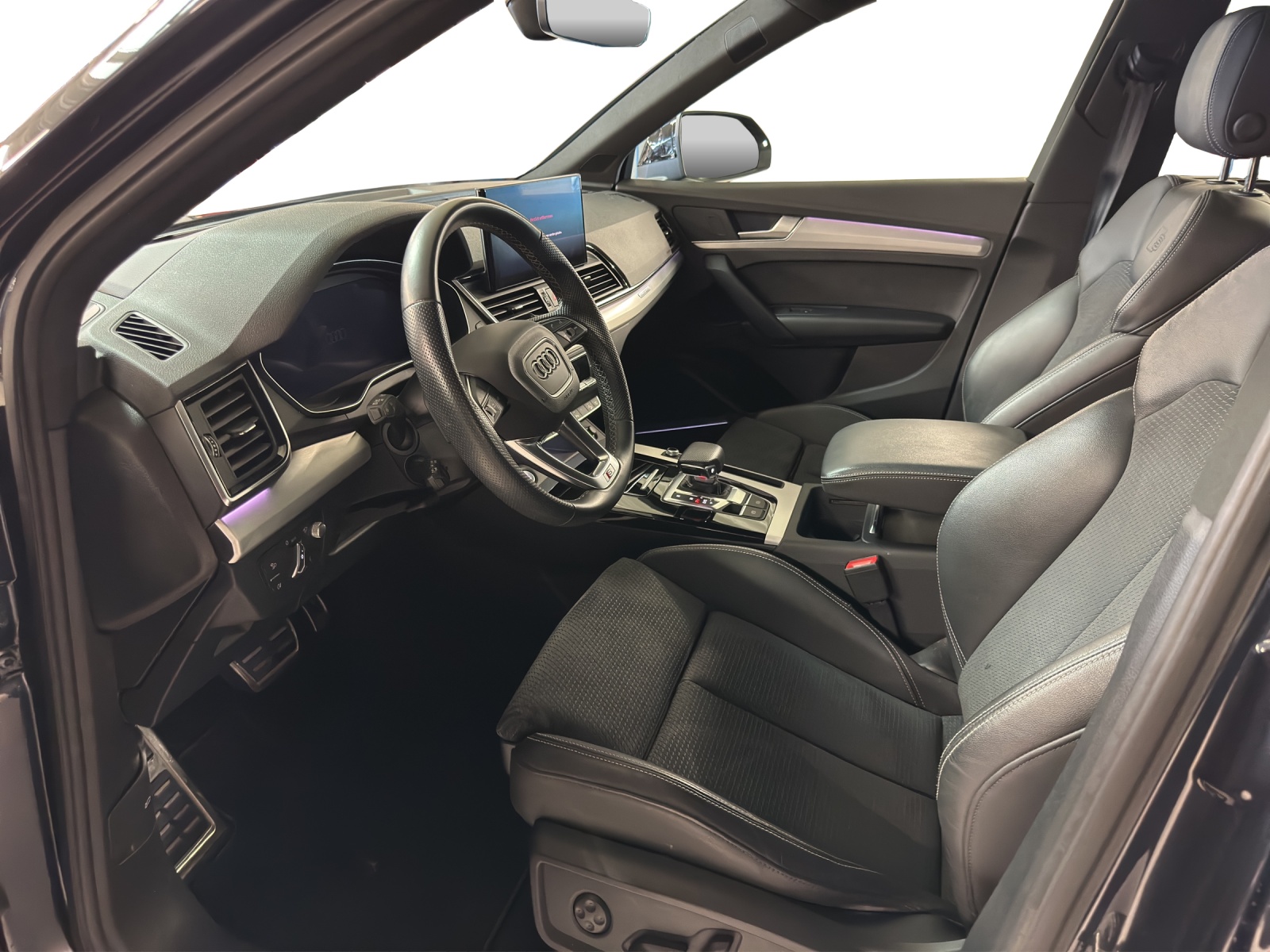 AUDI Q5 40 TDI Black Edition quattro S-tronic-image-9