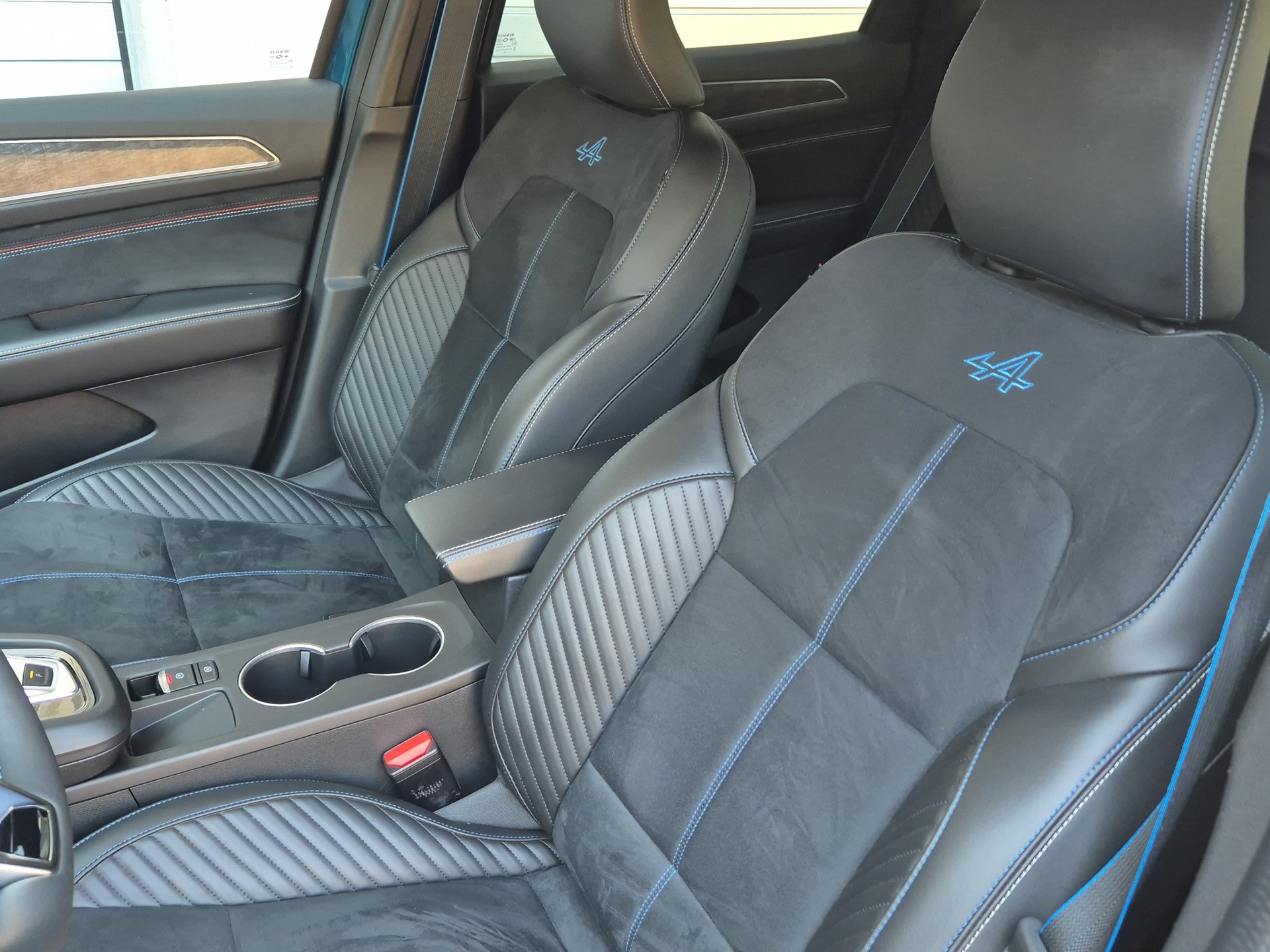 RENAULT Arkana 1.3 TCe Esprit Alpine EDC-image-12