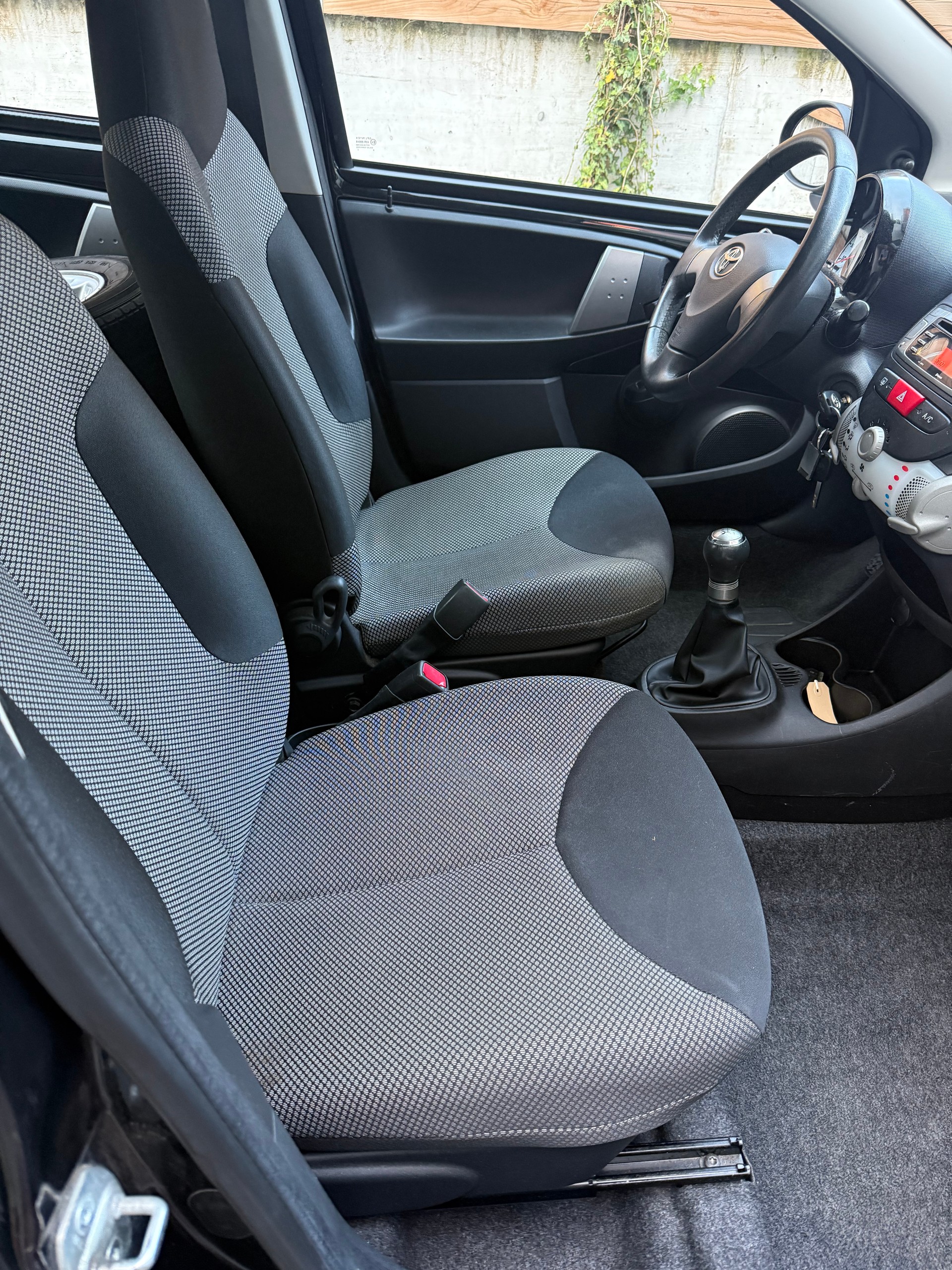 TOYOTA Aygo 1.0 VVT-i Sol-image-6