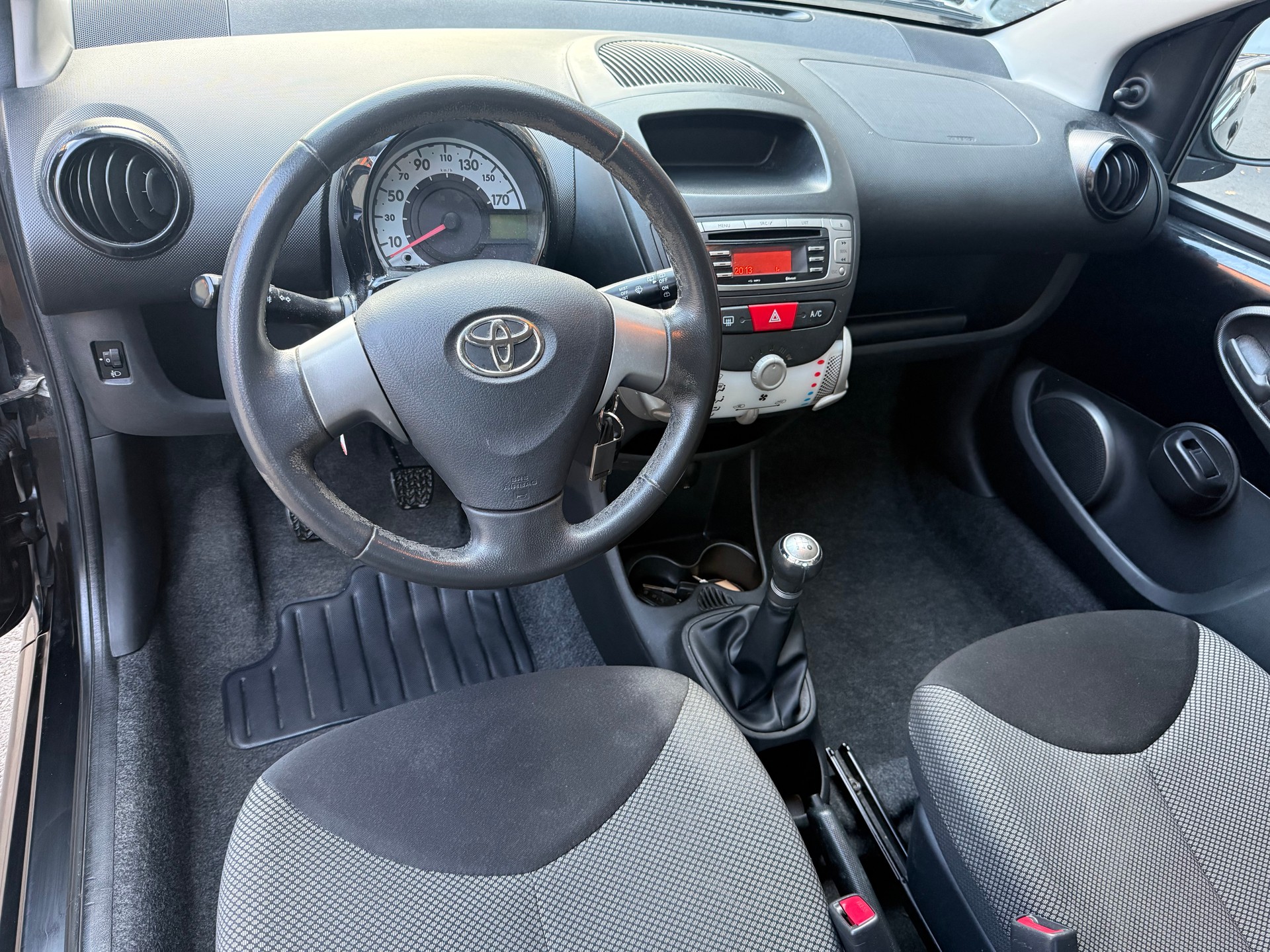 TOYOTA Aygo 1.0 VVT-i Sol-image-5
