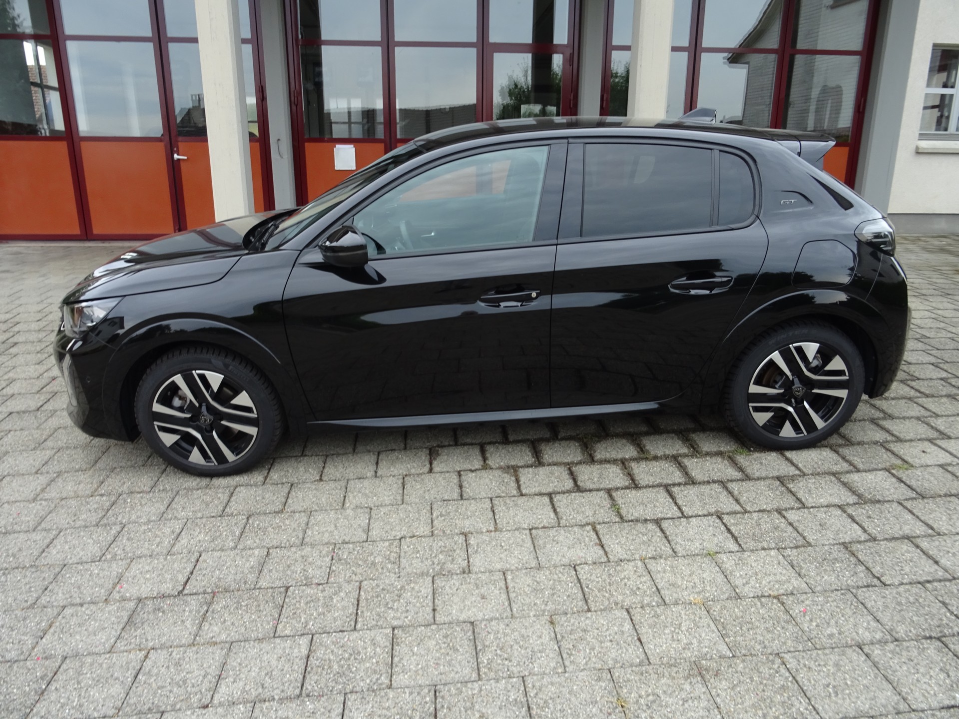 PEUGEOT 208 1.2 MHEV 145 GT-image-3