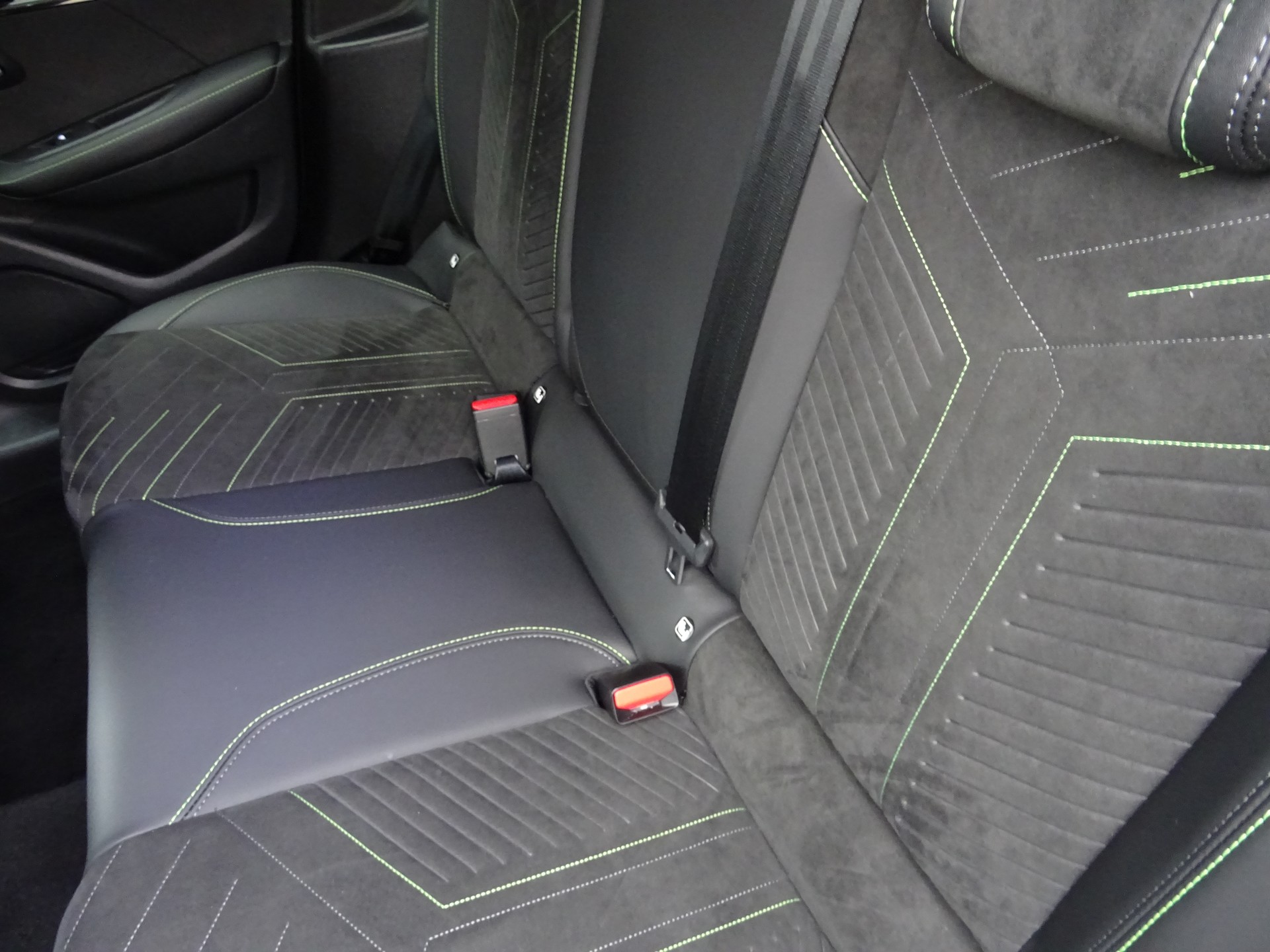 PEUGEOT 208 1.2 MHEV 145 GT-image-11