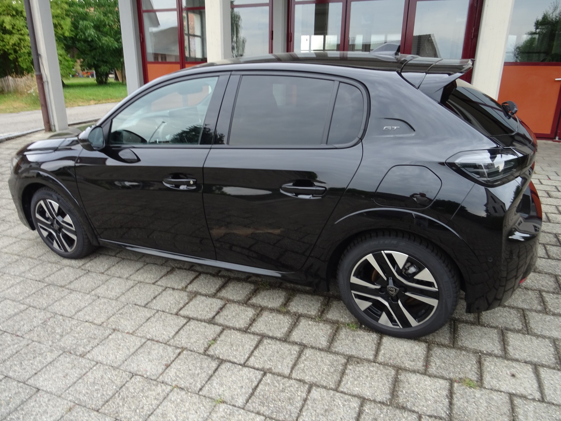 PEUGEOT 208 1.2 MHEV 145 GT-image-5