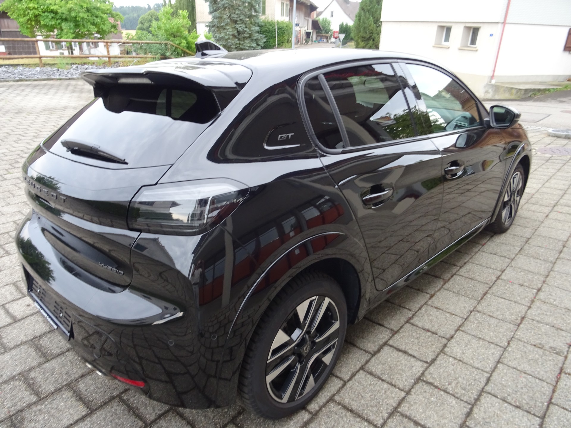 PEUGEOT 208 1.2 MHEV 145 GT-image-4