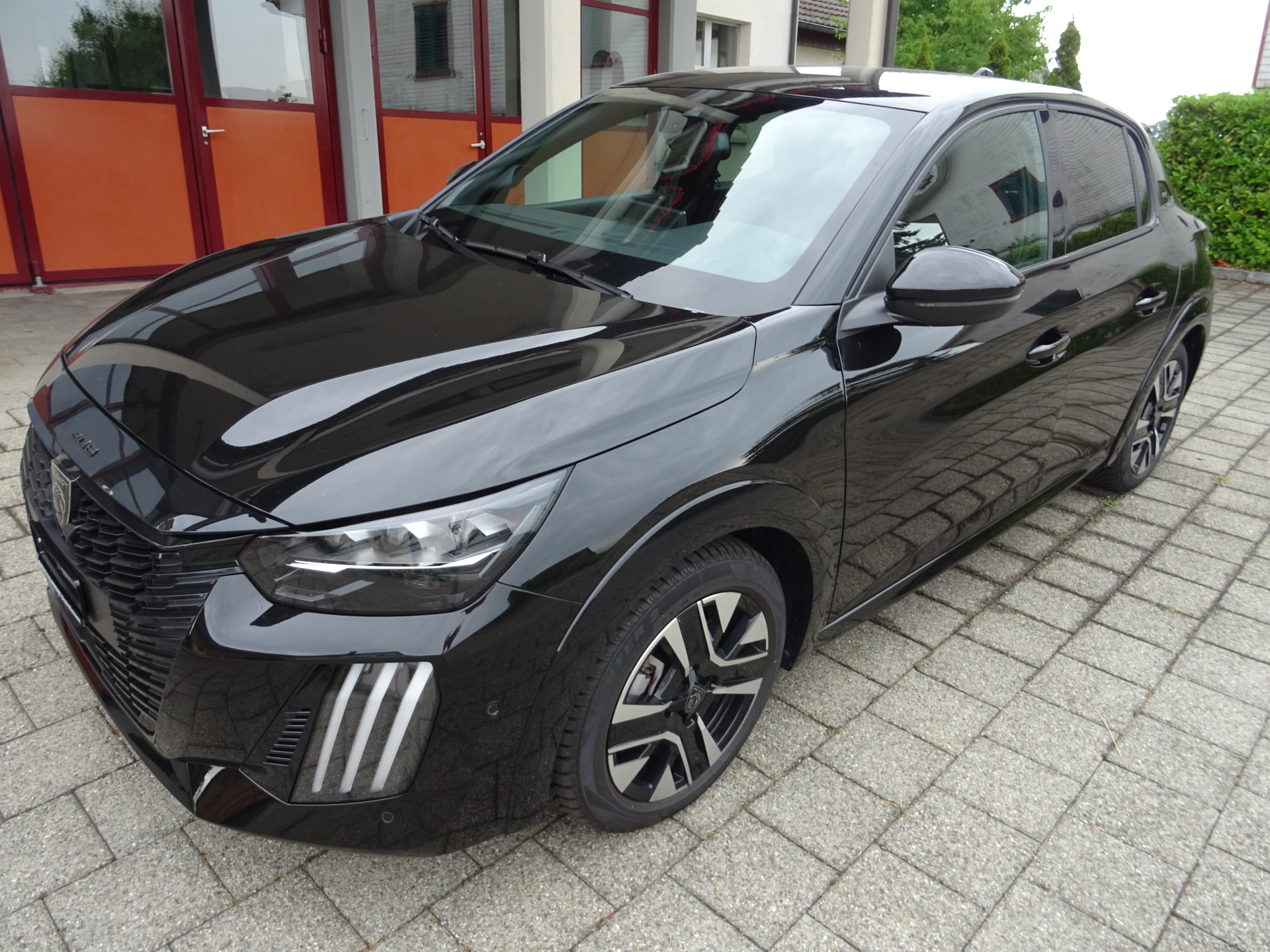 PEUGEOT 208 1.2 MHEV 145 GT-image-0