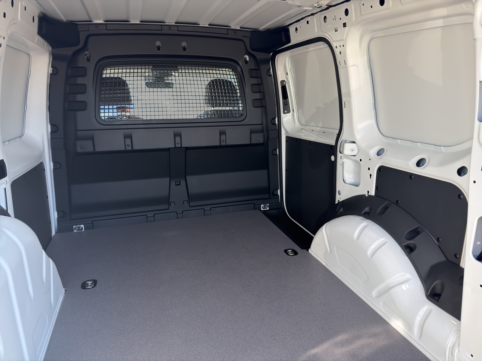 VW Caddy Cargo 2.0TDI-image-13