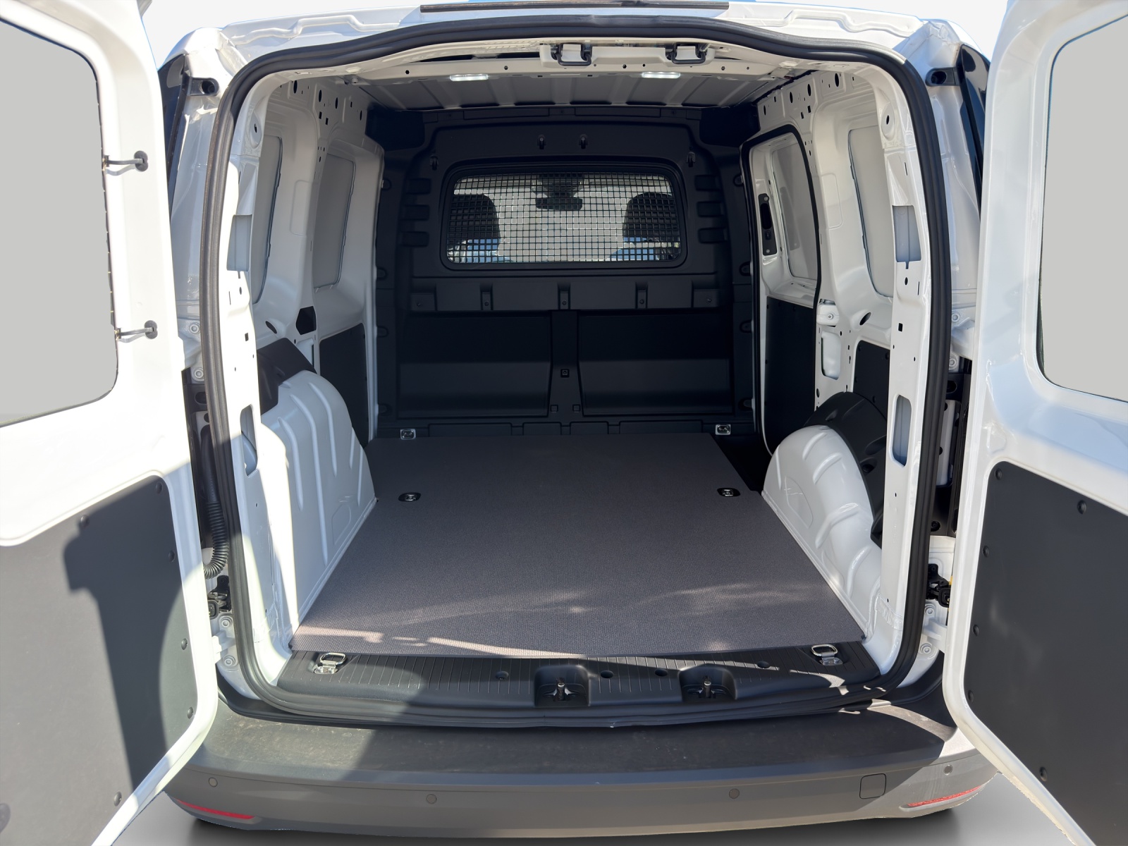 VW Caddy Cargo 2.0TDI-image-12