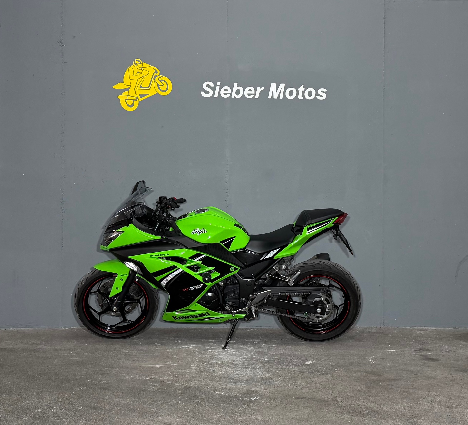 KAWASAKI Ninja 300 ABS-showroom-element-2