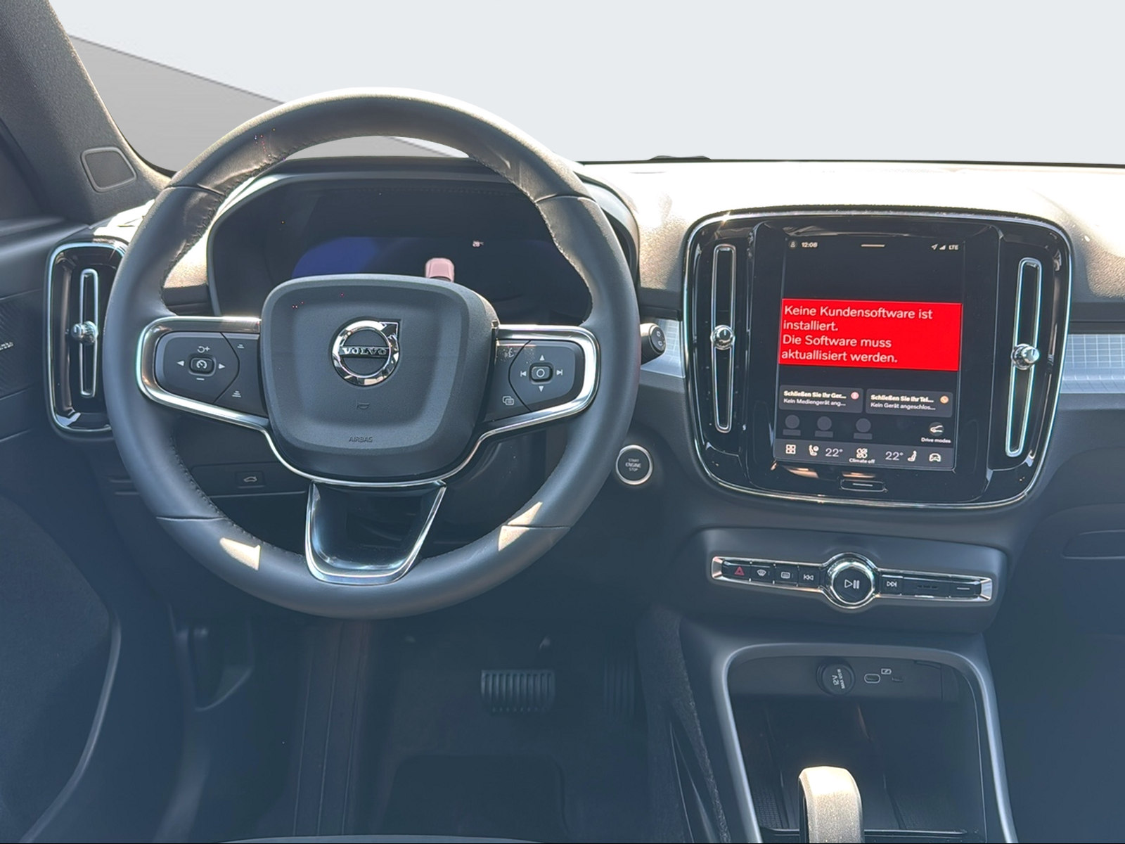 VOLVO XC40 2.0 B3 MH Plus Dark-image-12